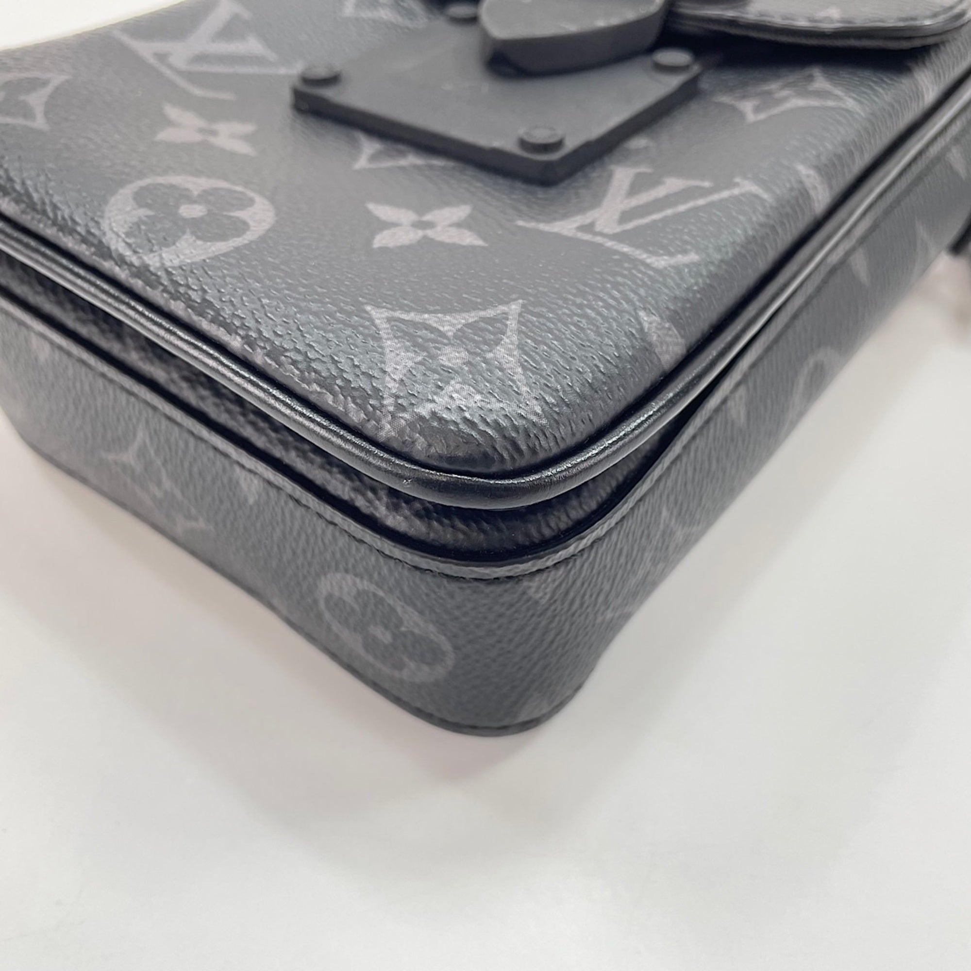 Louis Vuitton Black Shoulder Bag (Pre-Owned)