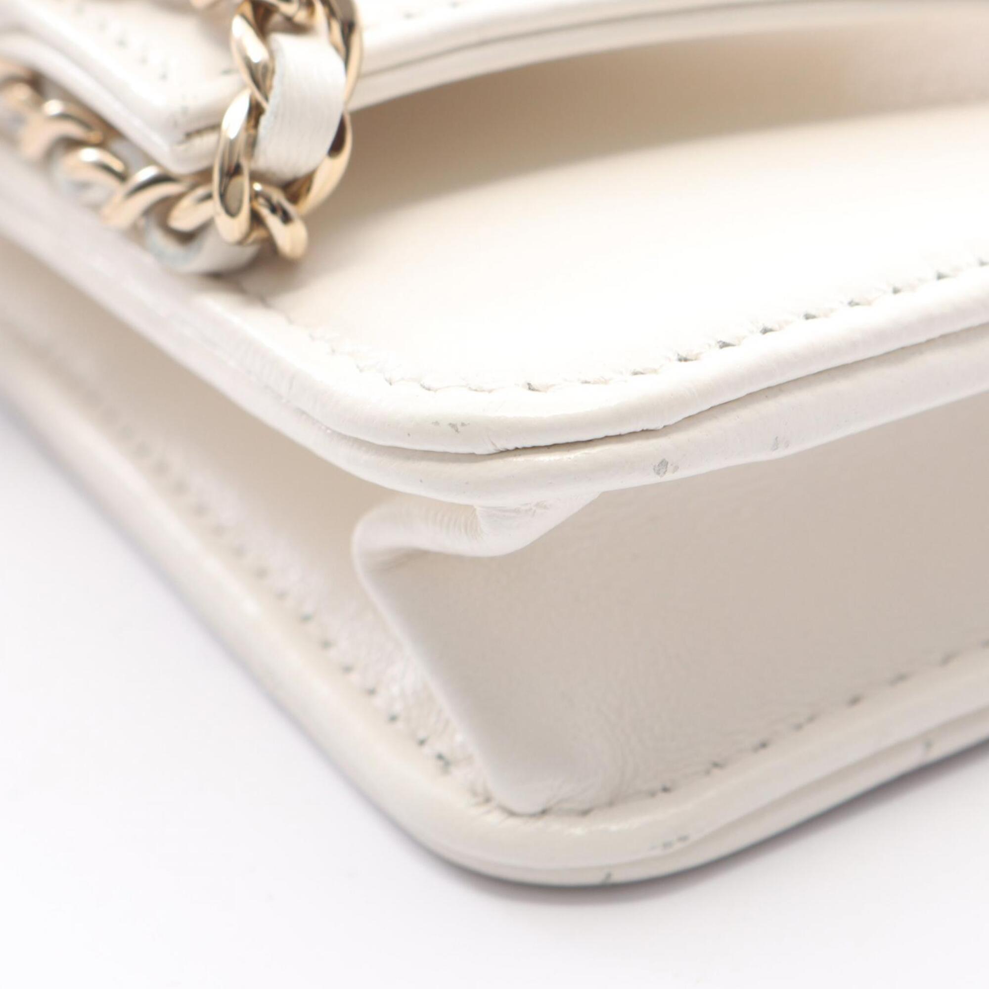 Chanel Matelasse White Leather Handbag Shoulder Bag (Pre-Owned)