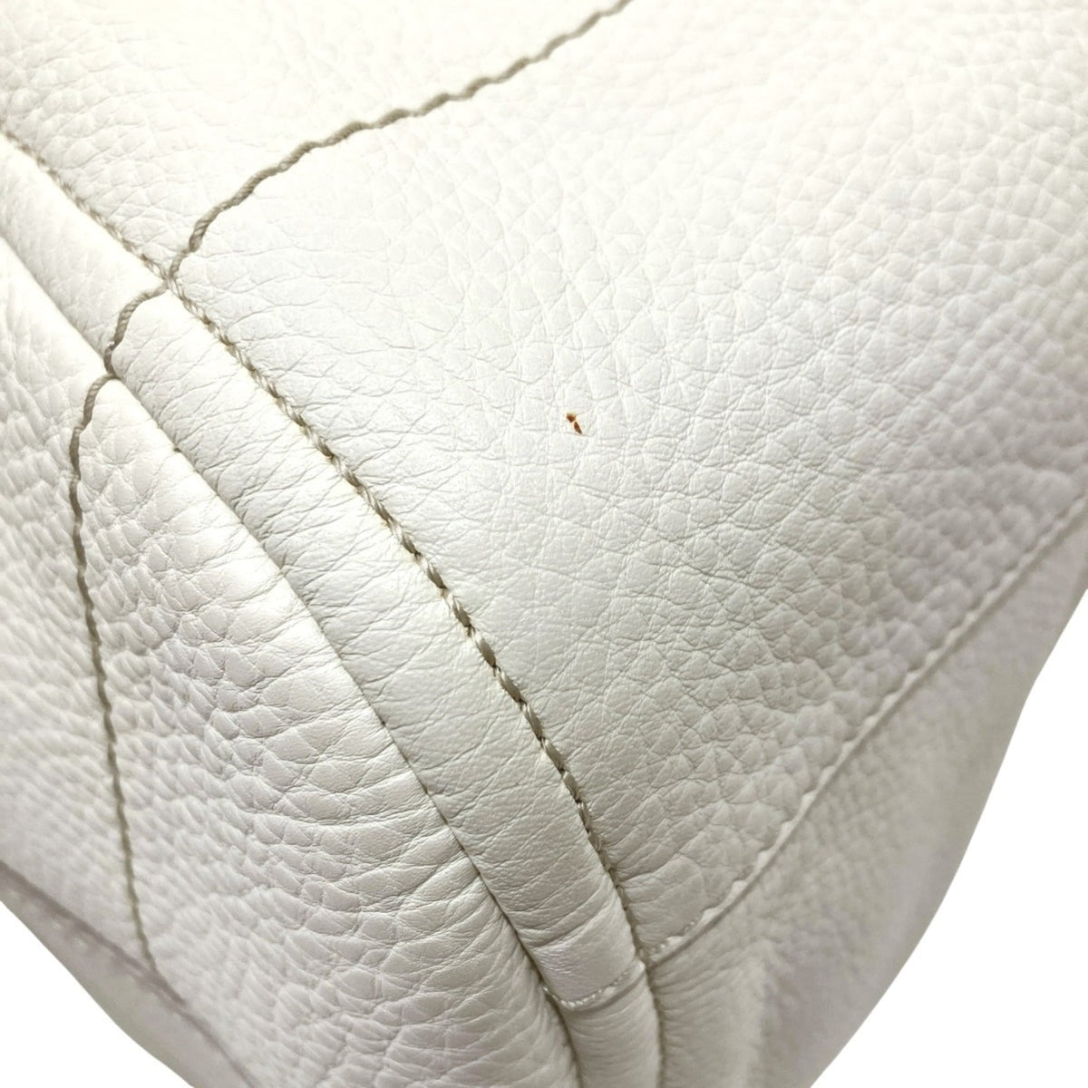 Salvatore Ferragamo White Leather Shoulder Bag (Pre-Owned)