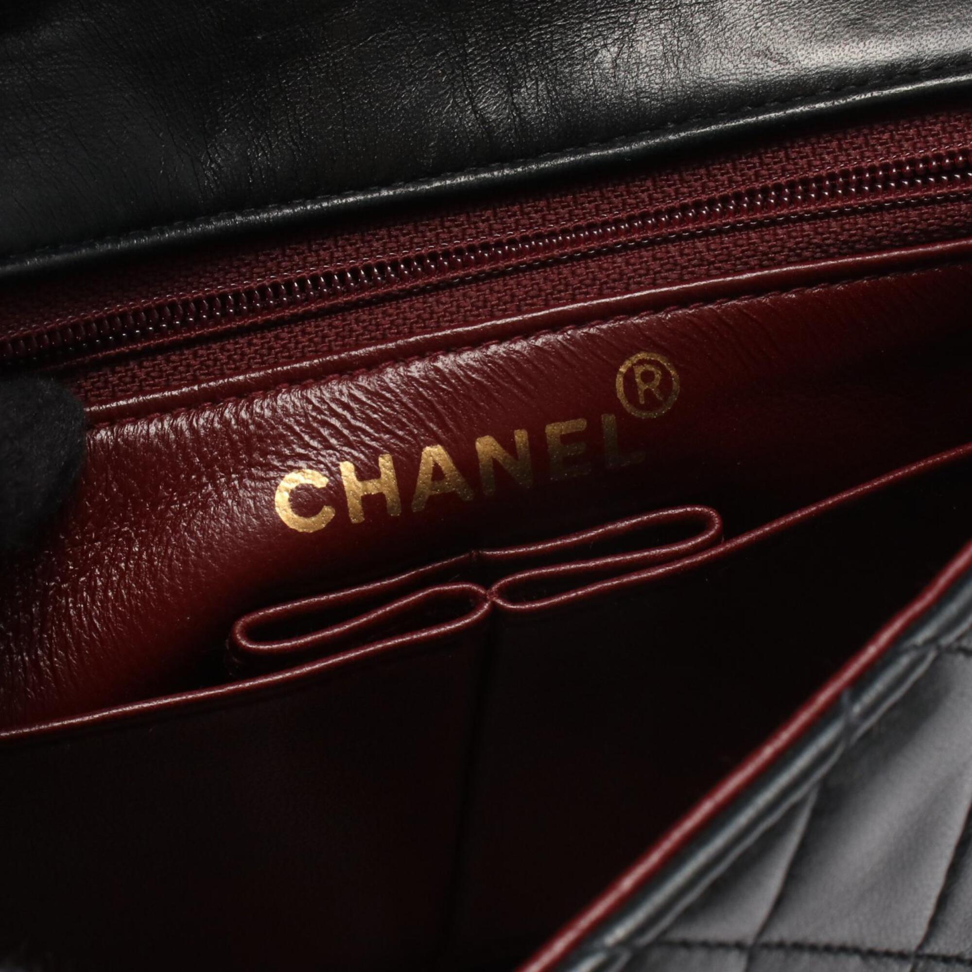 Chanel Black Leather Handbag Shoulder Bag (Pre-Owned)