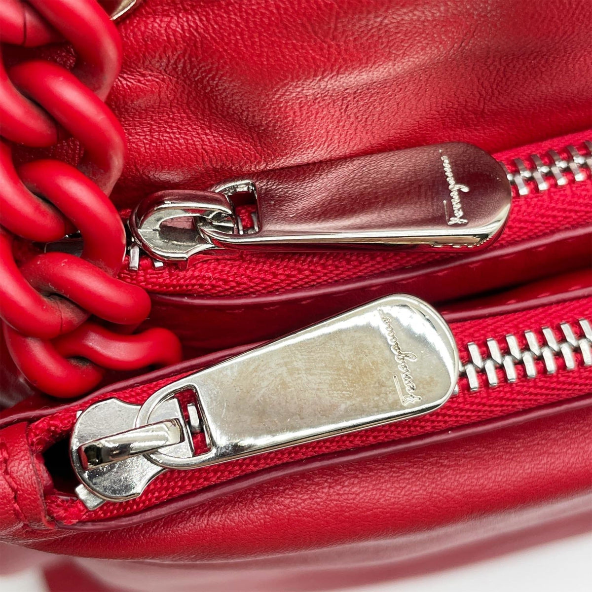 Salvatore Ferragamo Red Color Leather Plastic Metal Shoulder Bag (Pre-Owned)