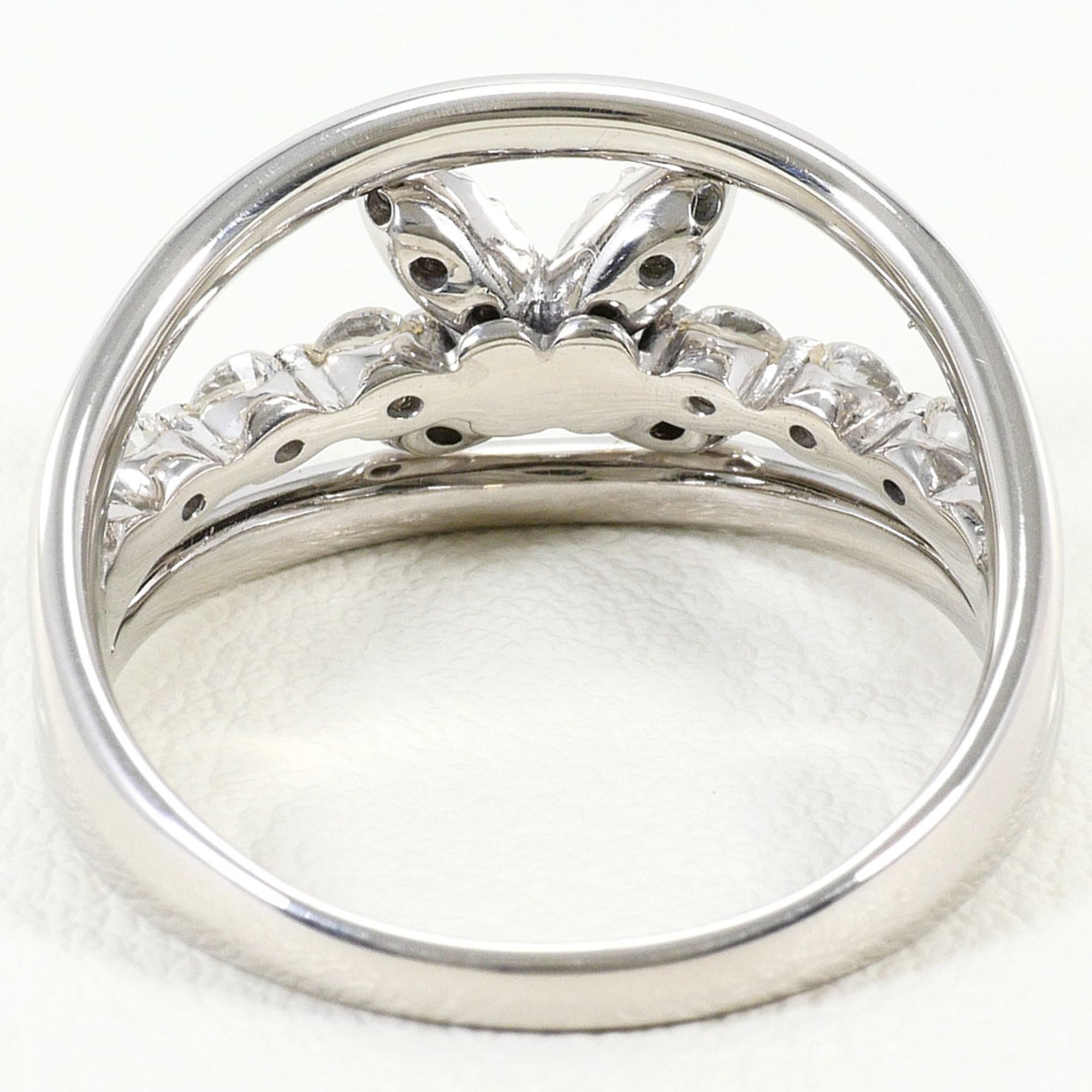 Unbranded White Gold White Gold (18K) Band Ring (Pre-Owned)