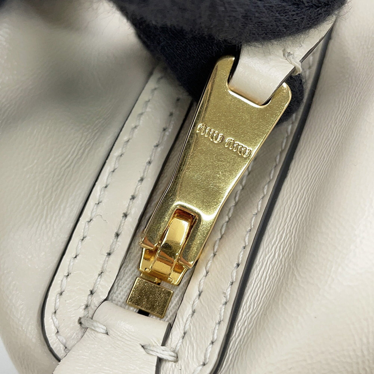 Miu Miu White Leather Handbag (Pre-Owned)