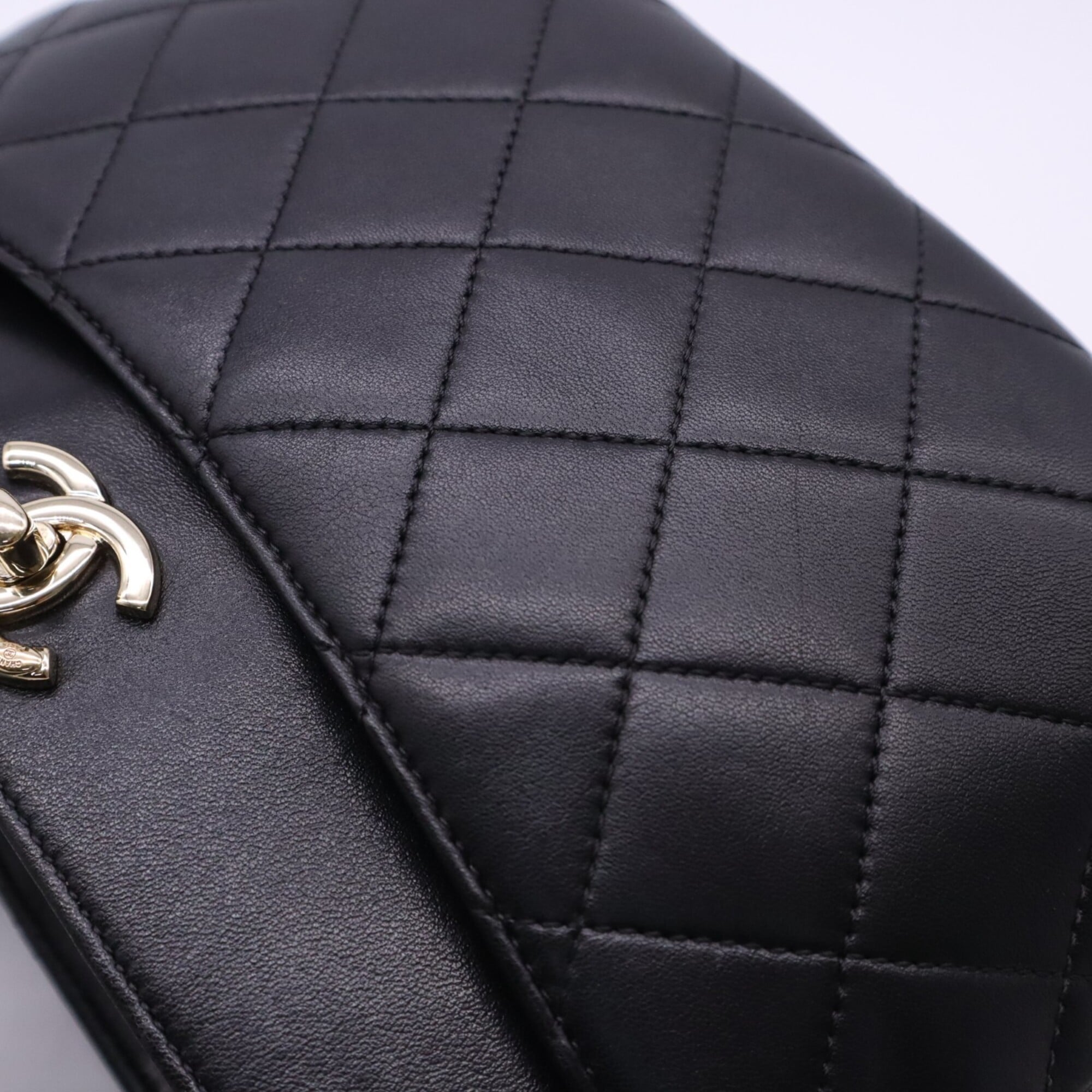 Chanel Matelasse Black Leather Handbag (Pre-Owned)