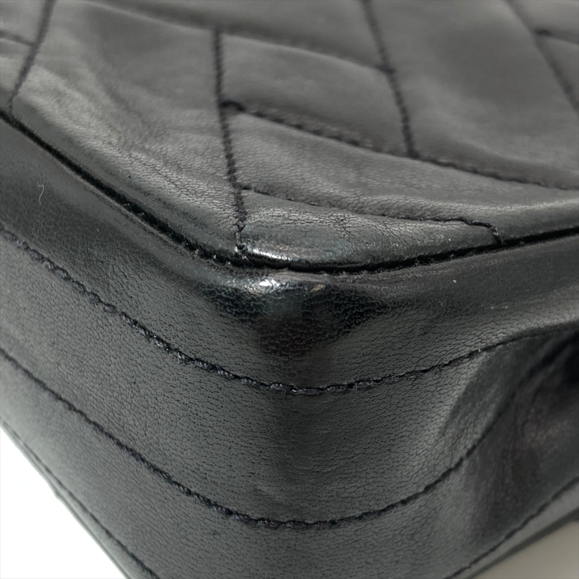 Chanel Black Leather Shoulder Bag (Pre-Owned)