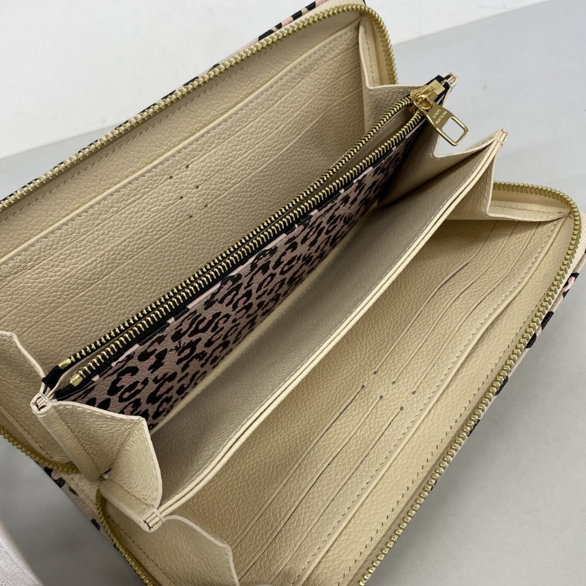 Louis Vuitton Cream Long Wallet (Bi-Fold) (Pre-Owned)