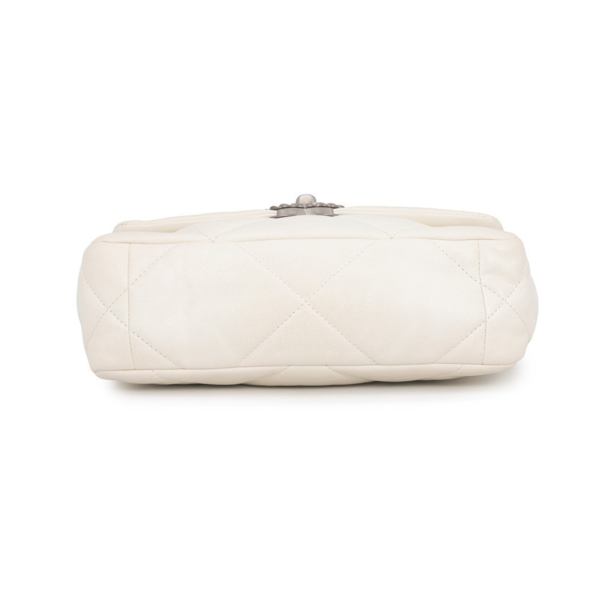 Chanel White Leather Shoulder Bag (Pre-Owned)