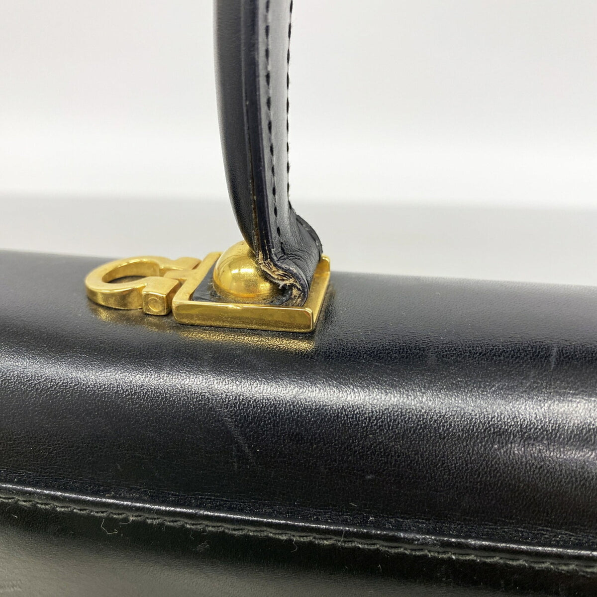 Salvatore Ferragamo Black Leather Handbag (Pre-Owned)