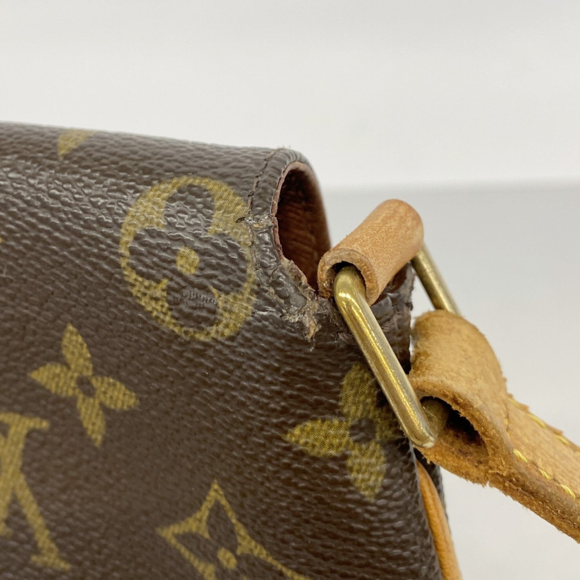 Louis Vuitton Brown Shoulder Bag (Pre-Owned)