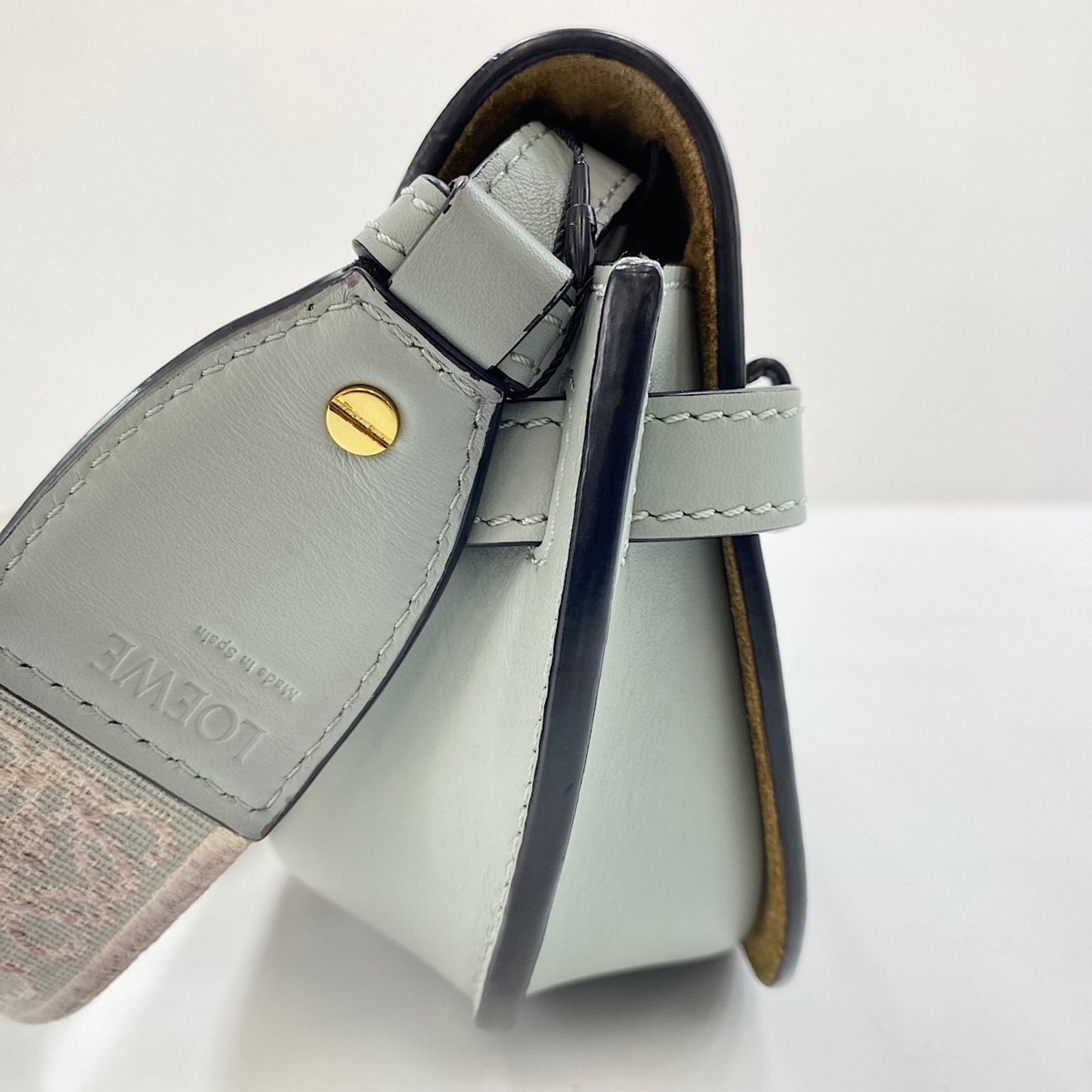 Loewe Blue Leather Shoulder Bag (Pre-Owned)