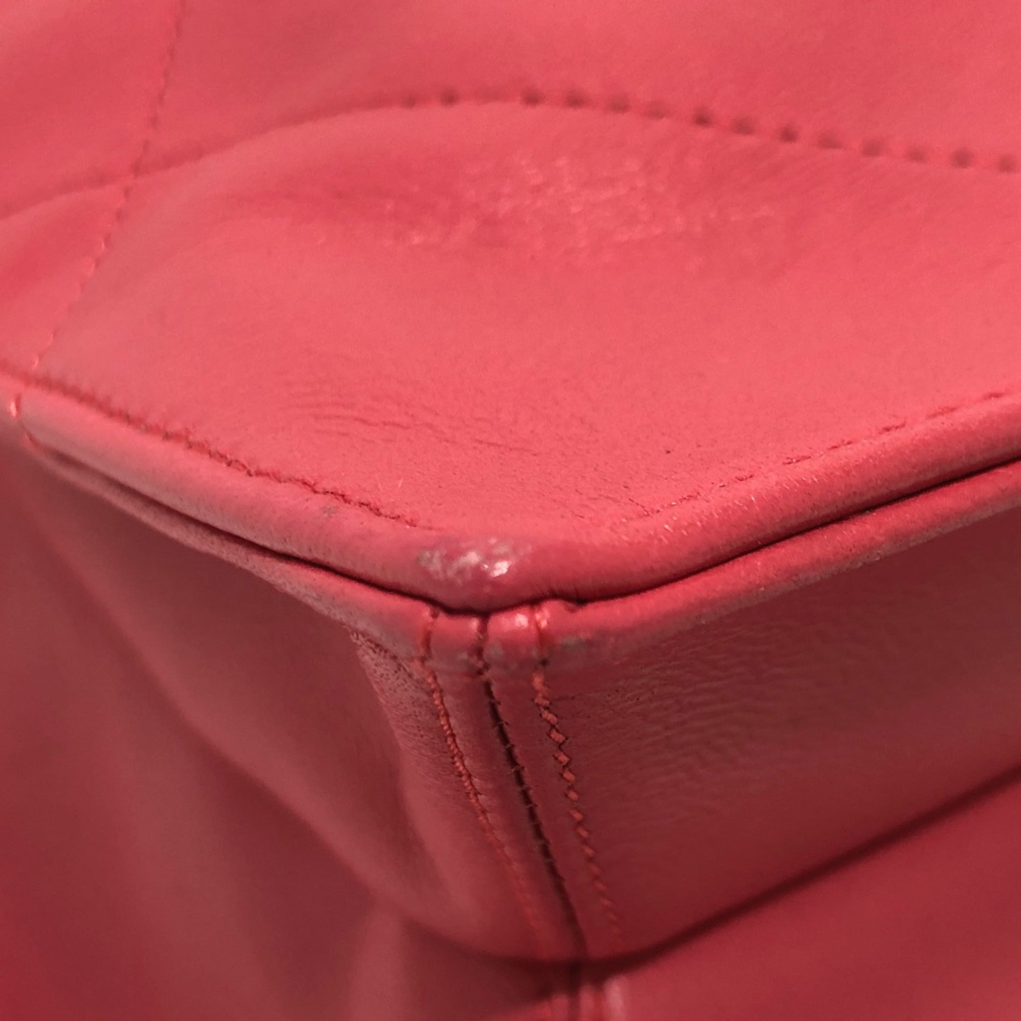 Chanel Pink Leather Handbag (Pre-Owned)