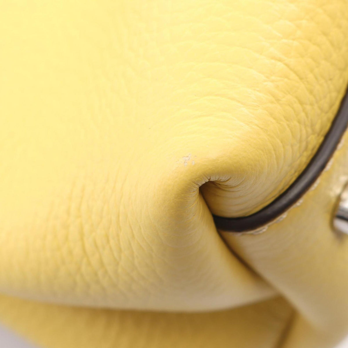Tod's Yellow Leather Handbag (Pre-Owned)