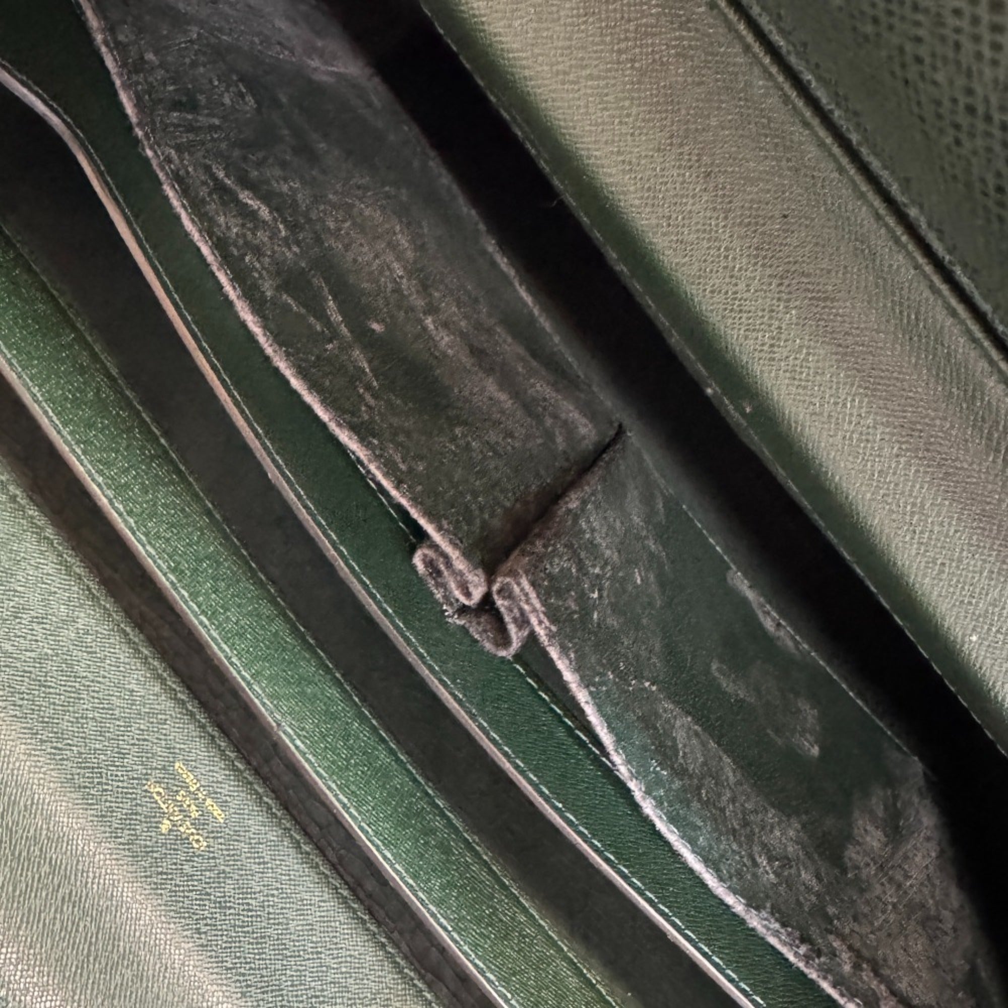 Louis Vuitton Taiga Green Taiga Leather Briefcase (Pre-Owned)