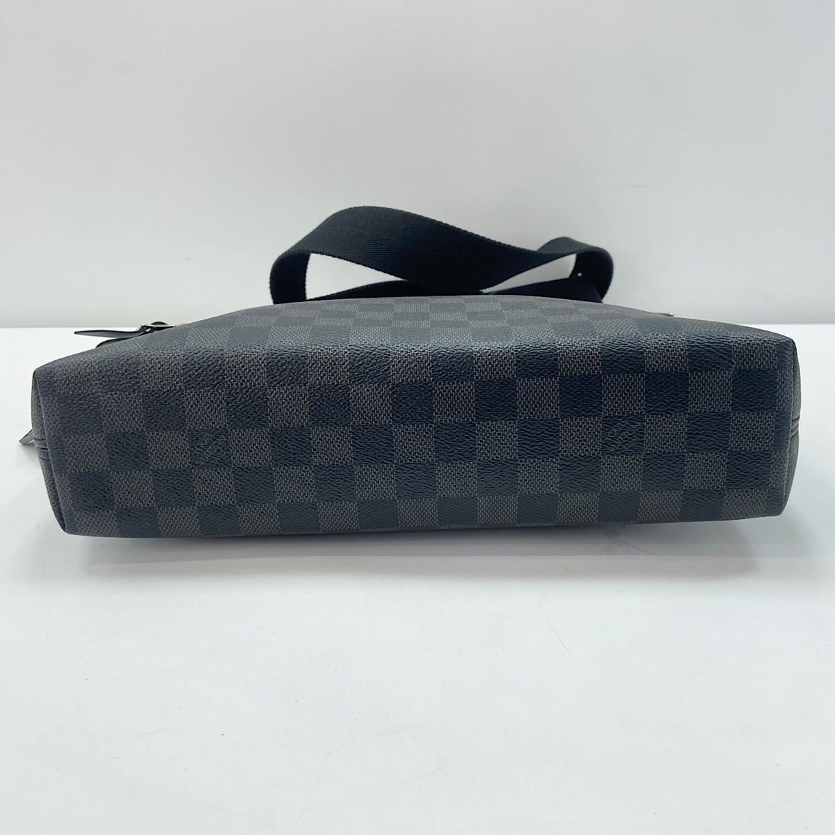 Louis Vuitton Black Shoulder Bag (Pre-Owned)