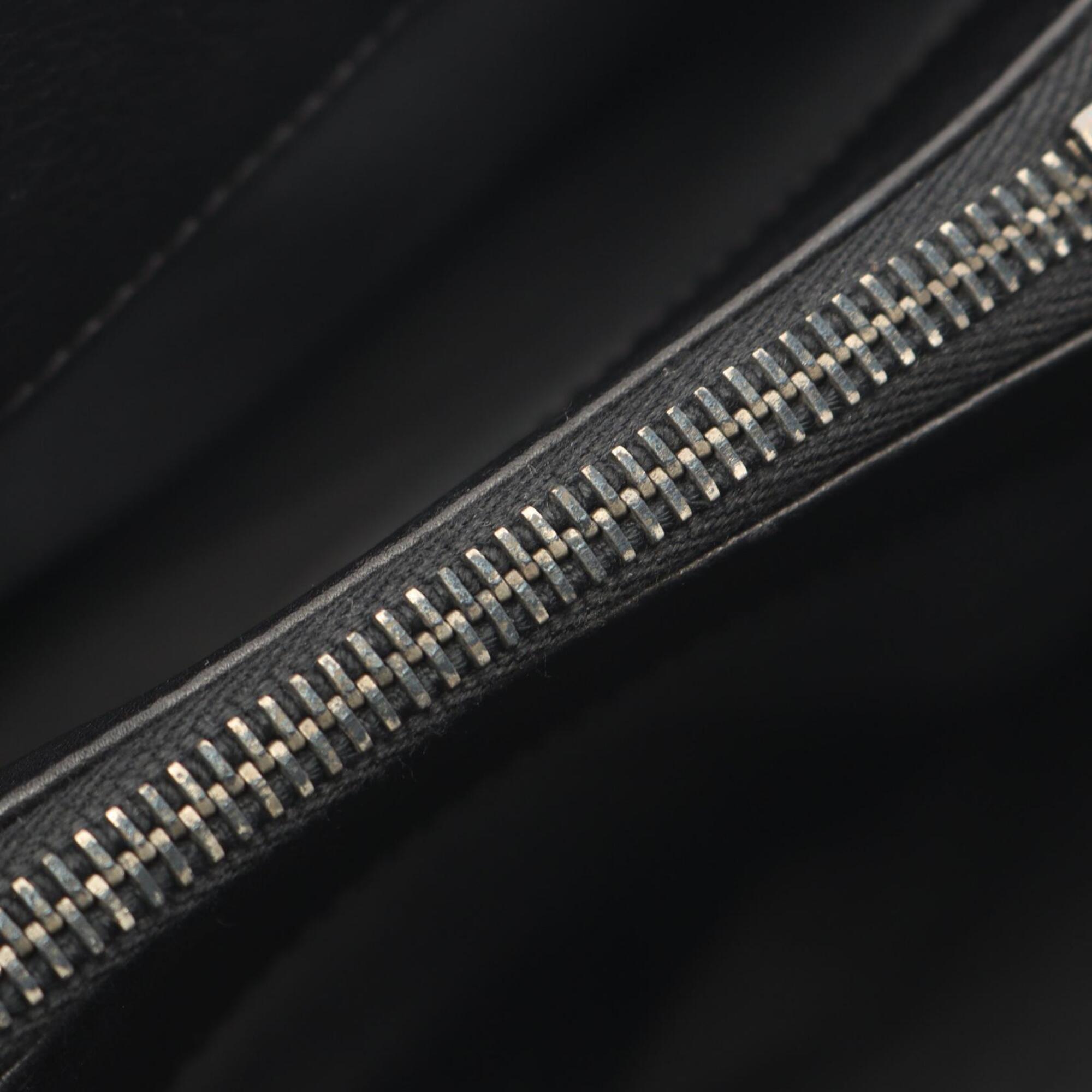Chanel Black Leather Handbag (Pre-Owned)