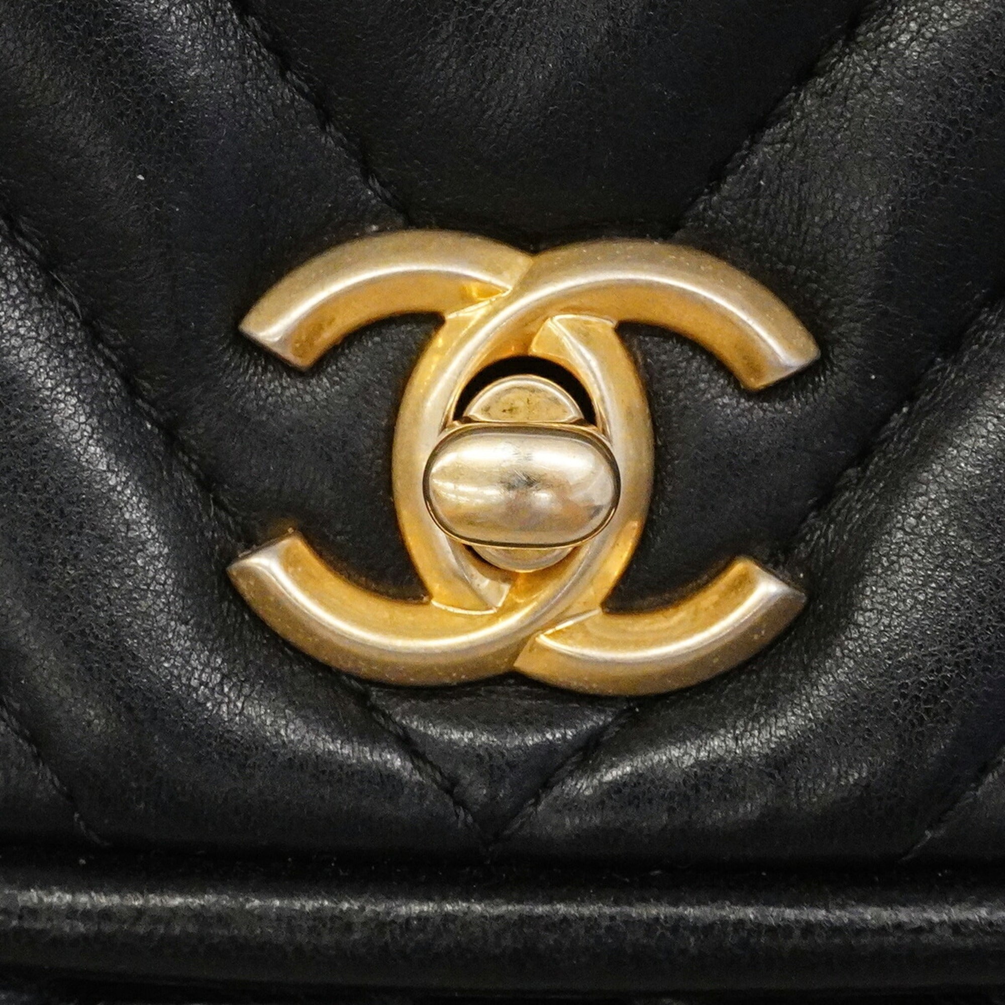 Chanel Black Leather Handbag (Pre-Owned)