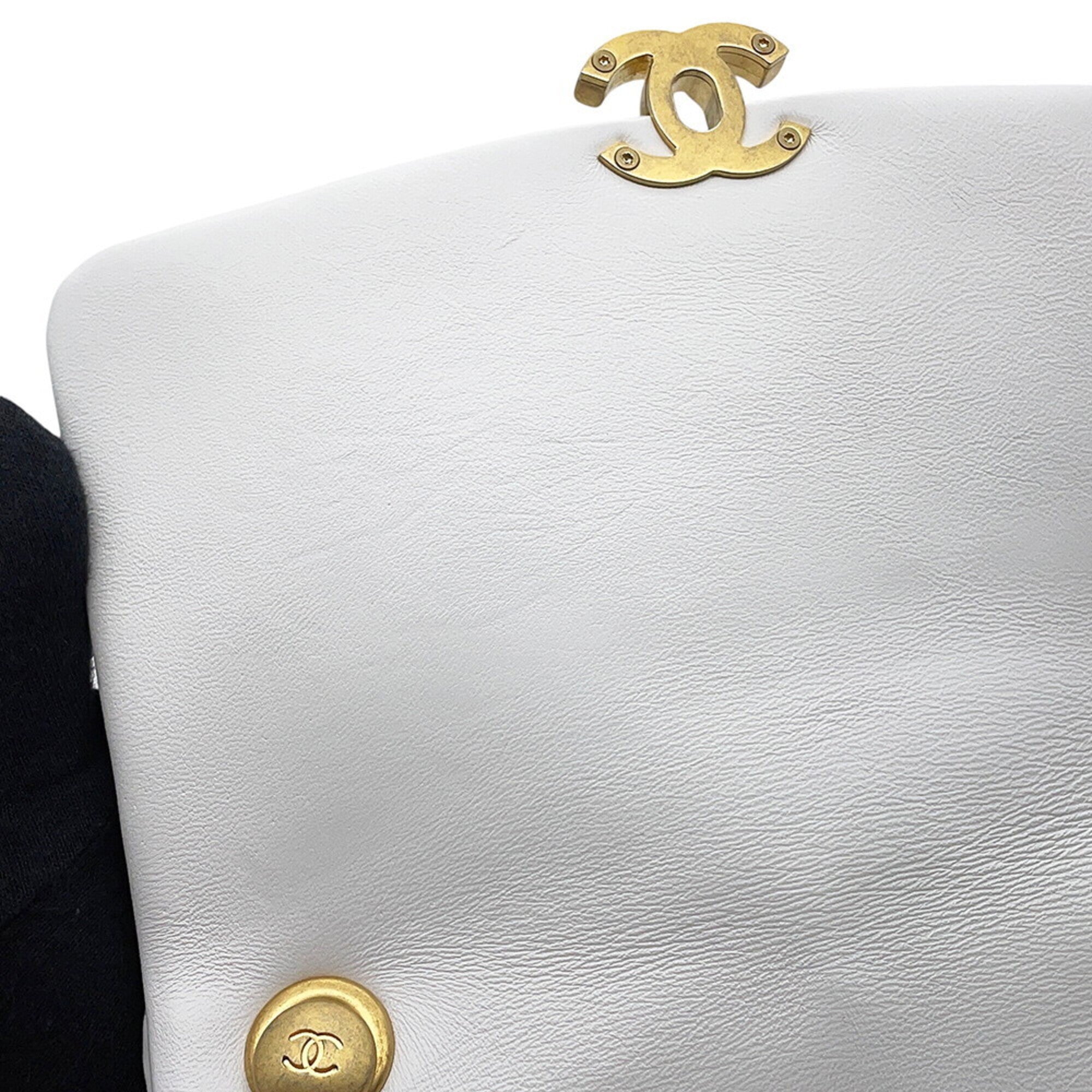 Chanel White Handbag Shoulder Bag (Pre-Owned)