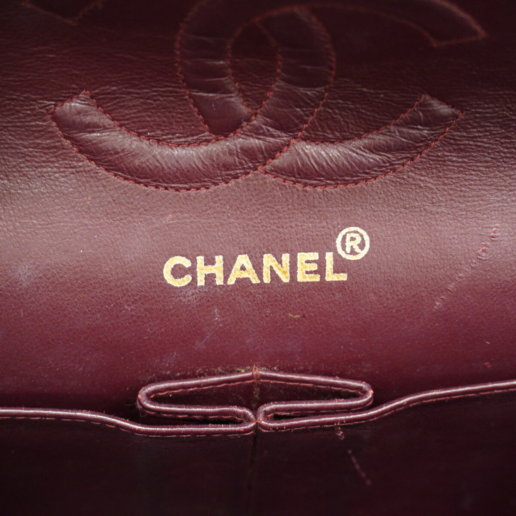 Chanel Black Leather Shoulder Bag (Pre-Owned)