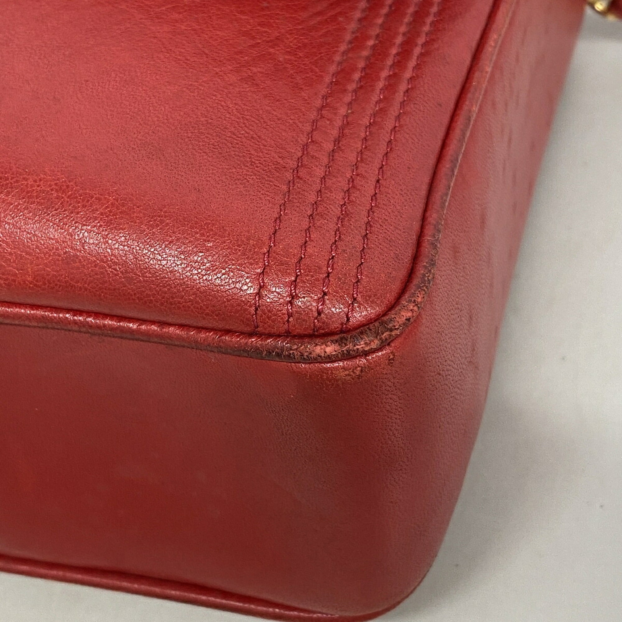Chanel Red Color Leather Shoulder Bag (Pre-Owned)