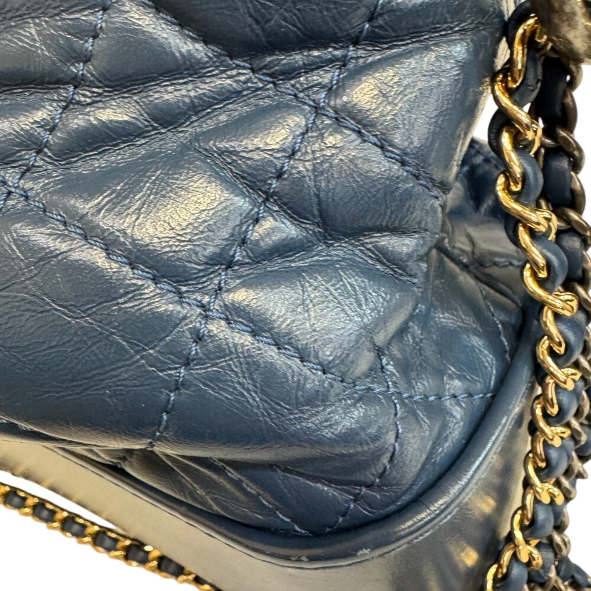 Chanel Blue Leather Shoulder Bag (Pre-Owned)