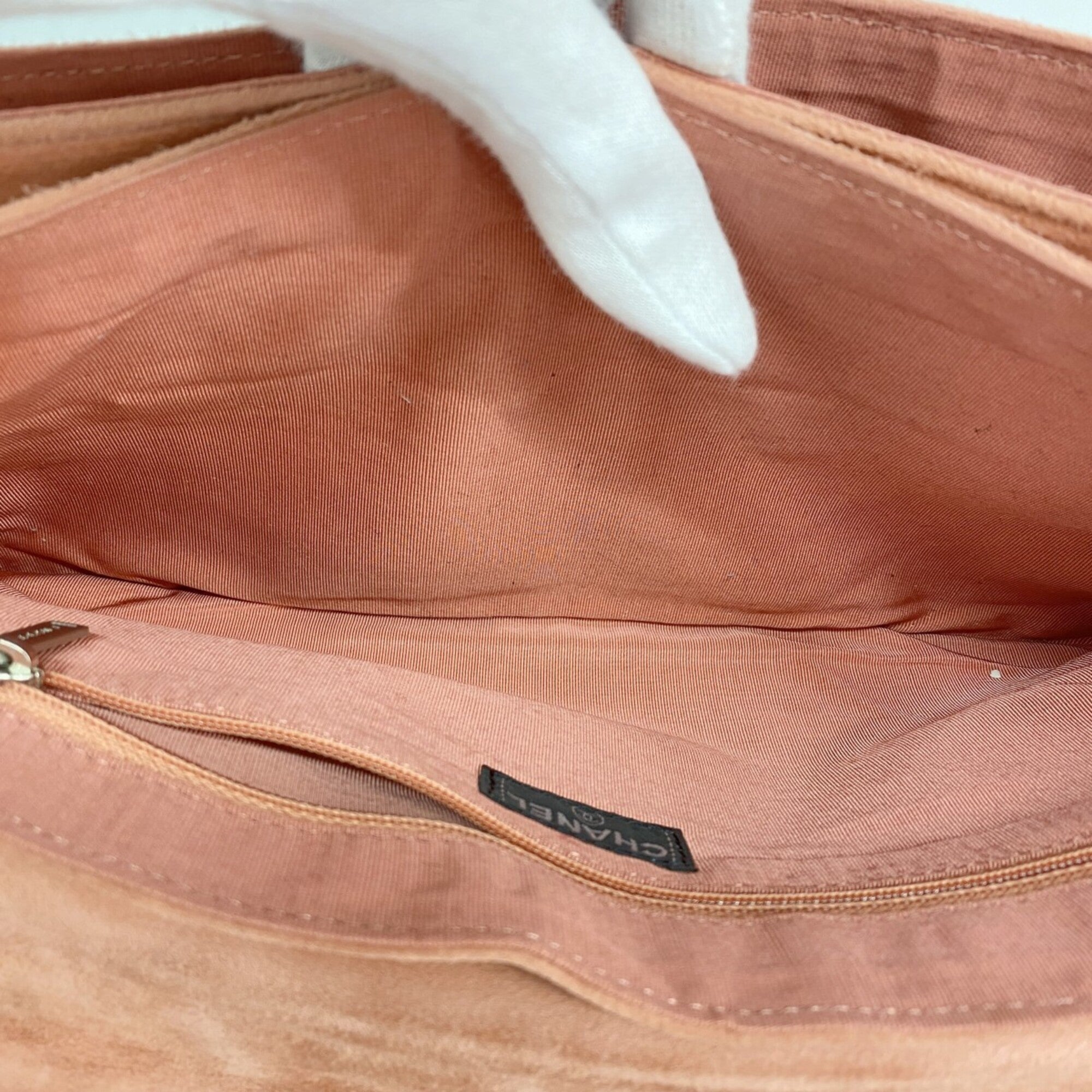 Chanel Pink Suede Shoulder Bag (Pre-Owned)