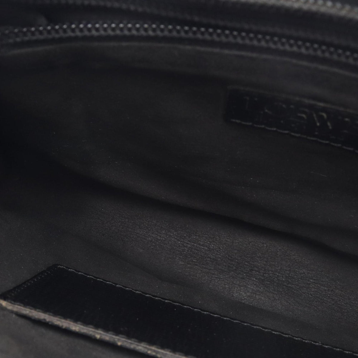 Loewe Black Leather Clutch Bag Handbag (Pre-Owned)