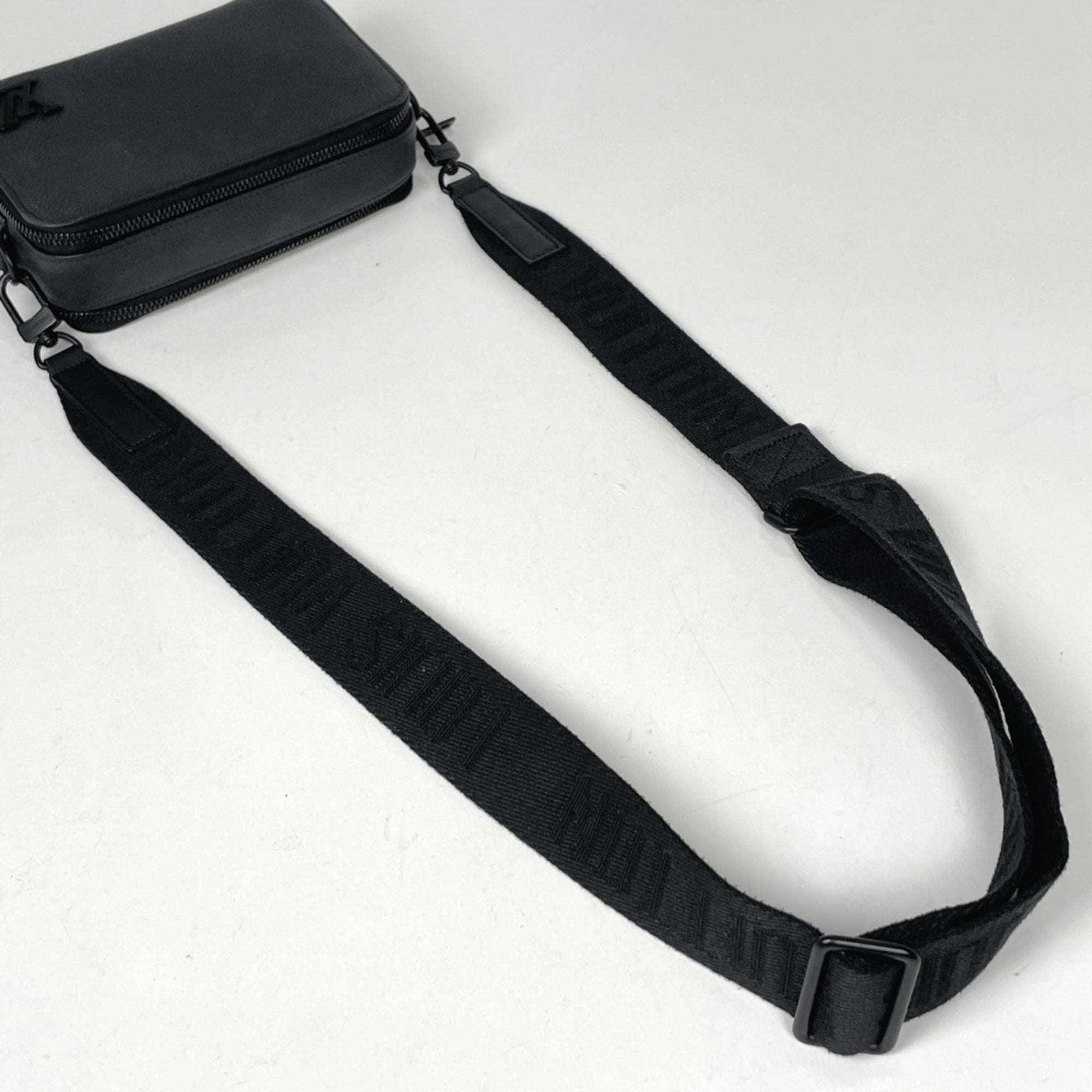 Louis Vuitton Black Noir Leather Shoulder Bag (Pre-Owned)