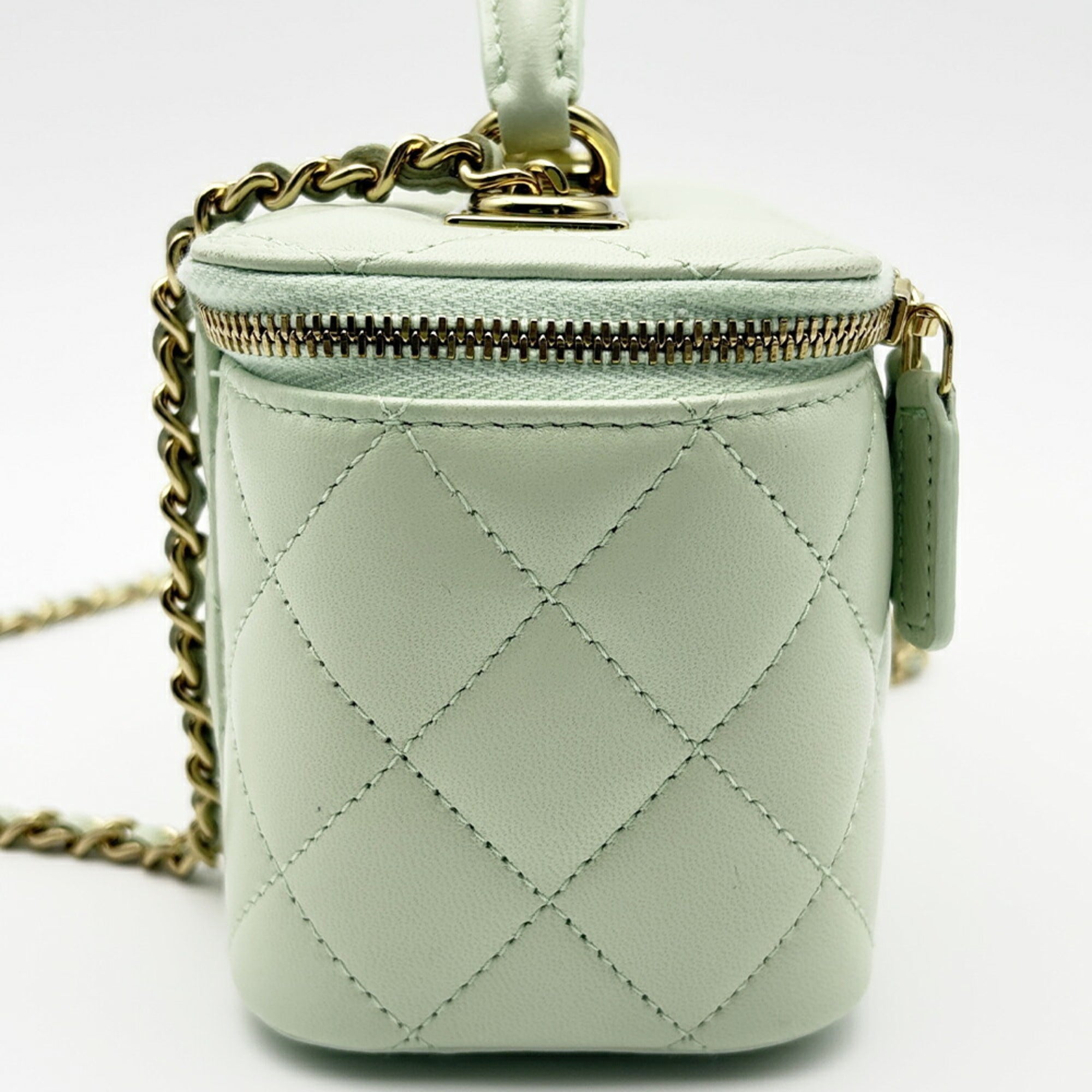 Chanel Light Green Leather Shoulder Bag (Pre-Owned)