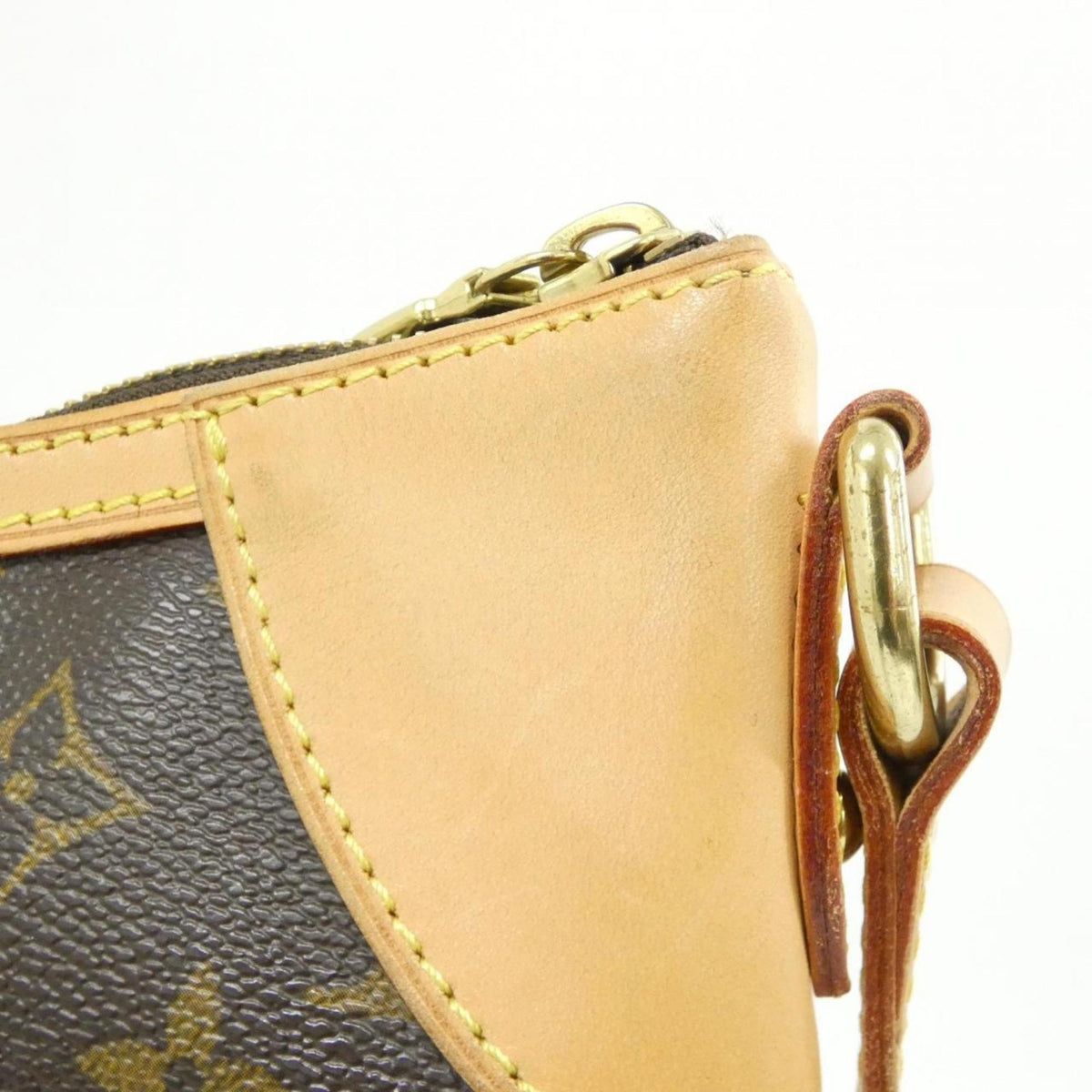 Louis Vuitton Marron Coated Canvas Shoulder Bag (Pre-Owned)