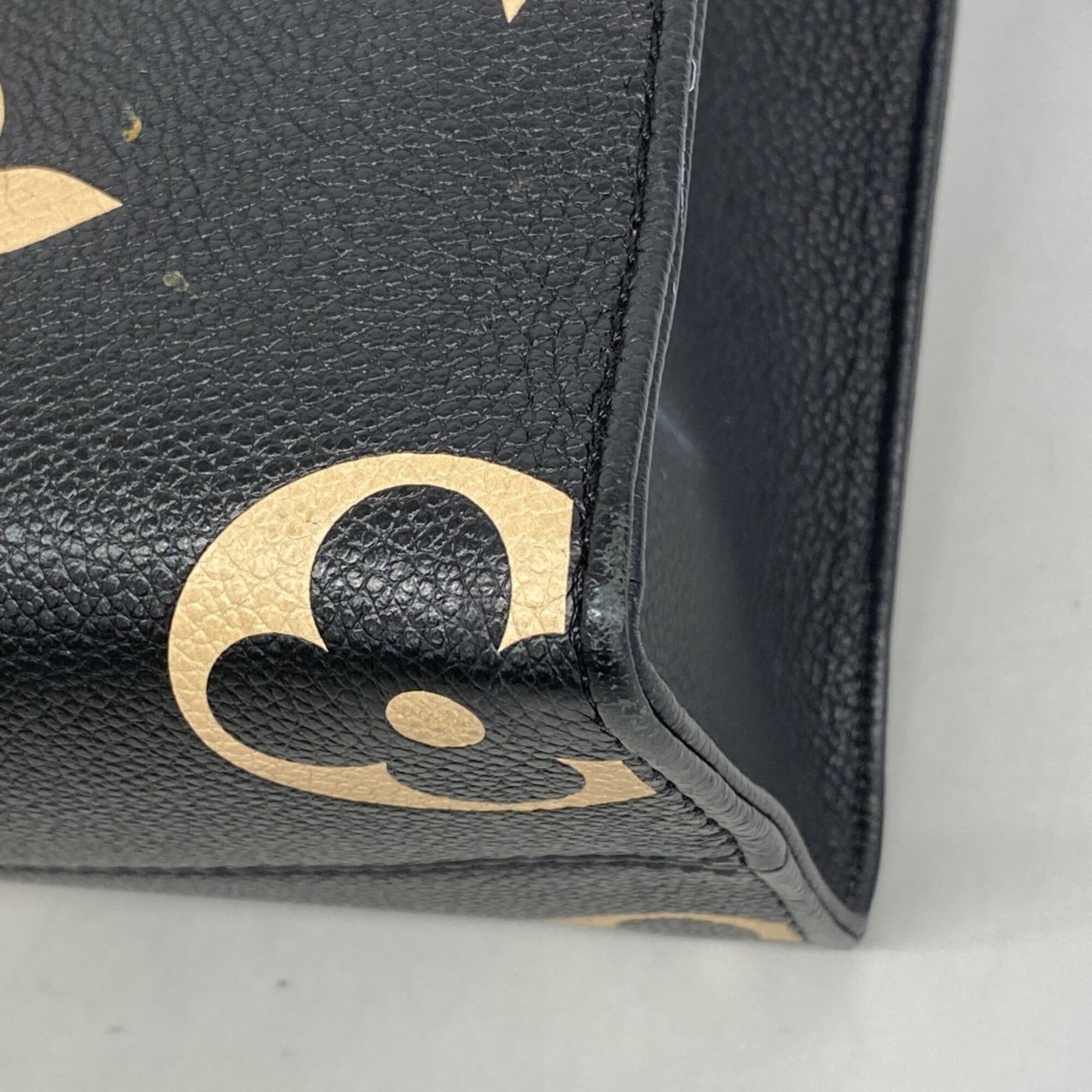 Louis Vuitton Beige Black Handbag (Pre-Owned)