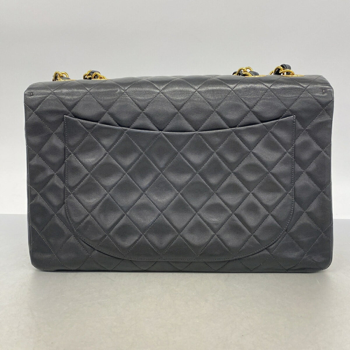 Chanel Black Leather Shoulder Bag (Pre-Owned)