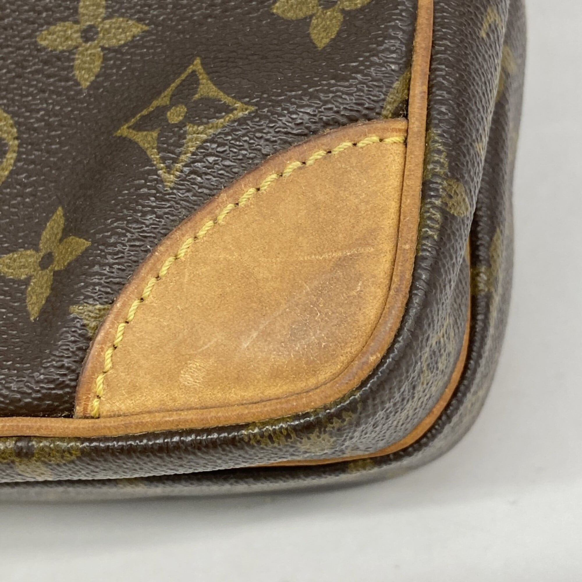 Louis Vuitton Brown Shoulder Bag (Pre-Owned)