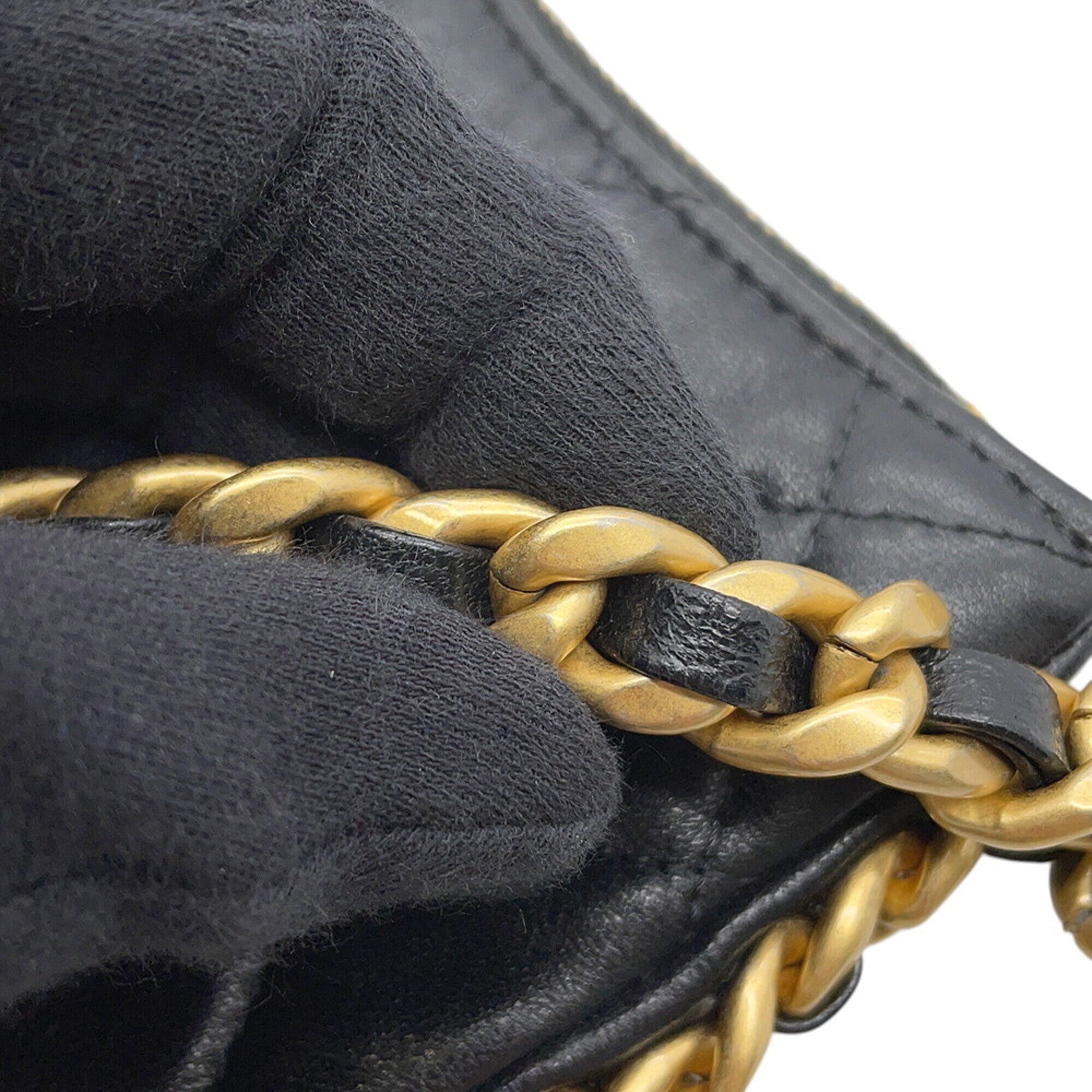 Chanel Black Leather Shoulder Bag (Pre-Owned)