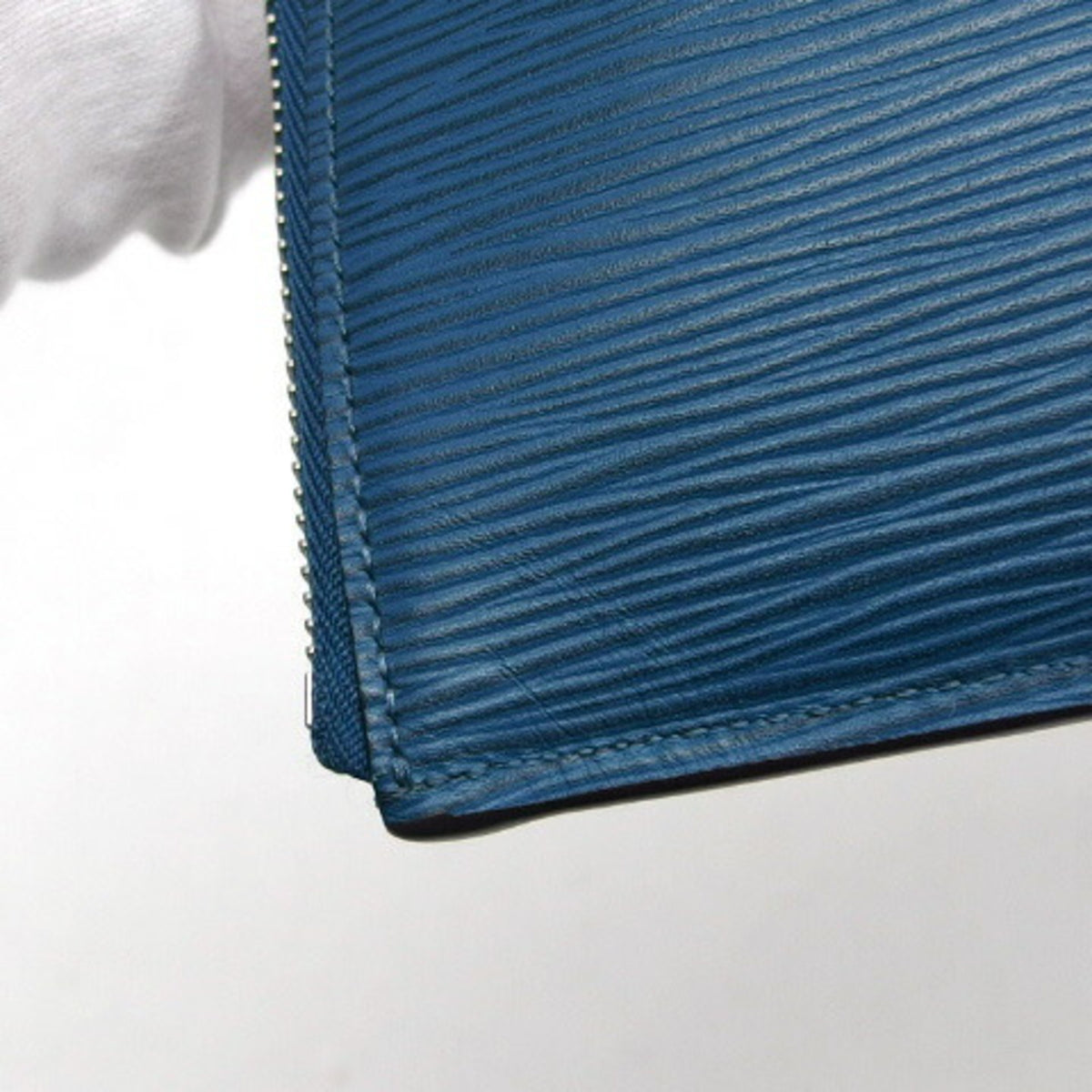 Louis Vuitton Epi Bleu Celeste Epi Leather Clutch Bag Pochette (Pre-Owned)