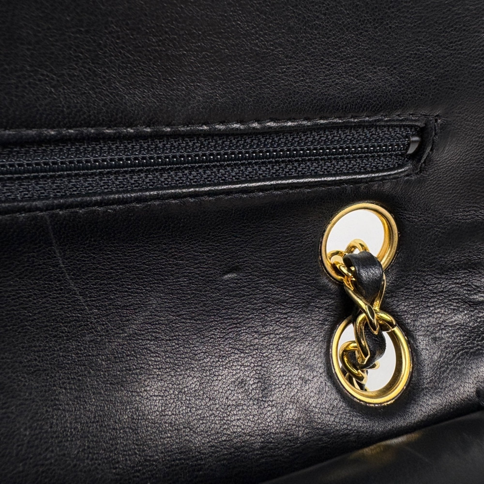 Chanel Matelasse Black Leather Shoulder Bag (Pre-Owned)