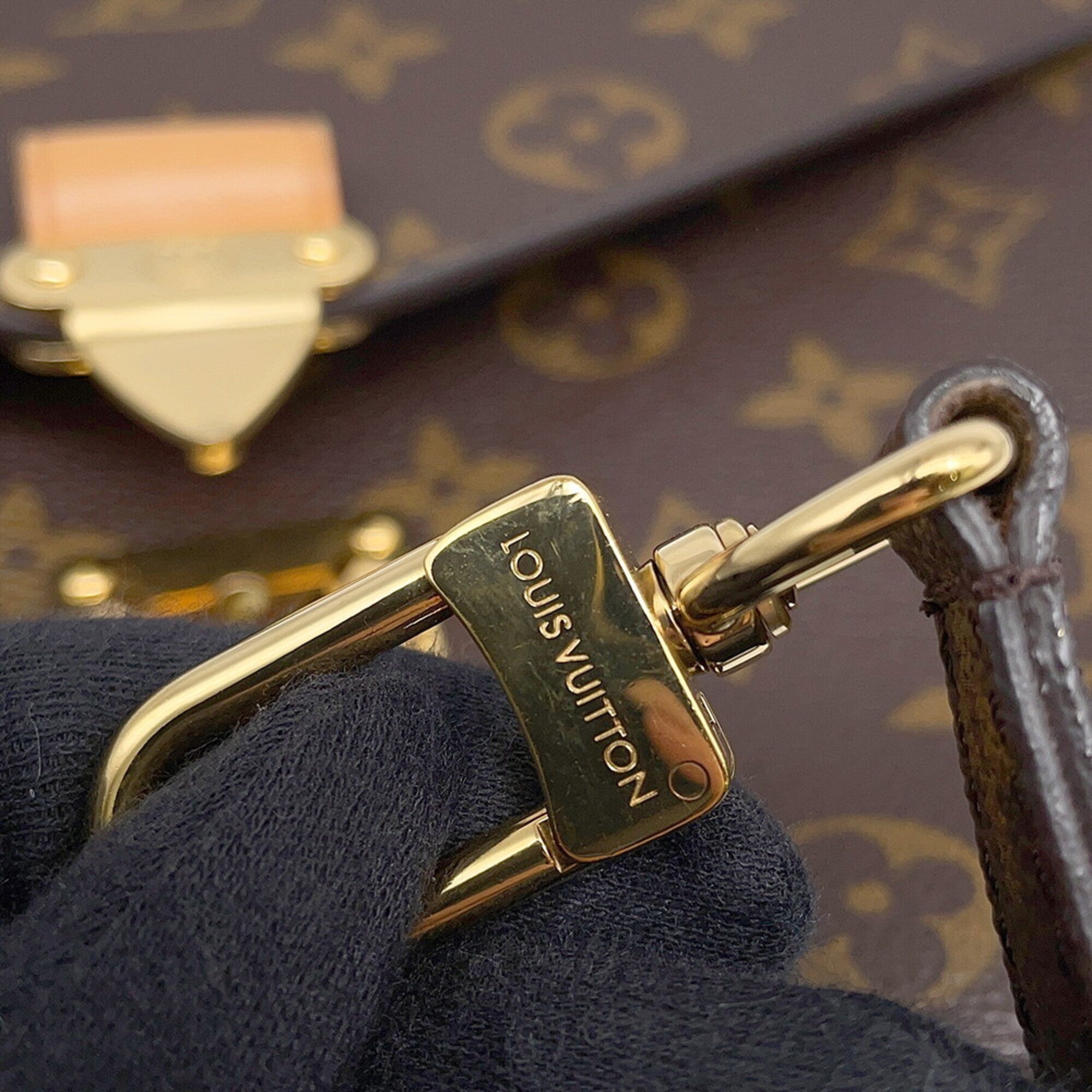 Louis Vuitton Brown Monogram Handbag Pochette (Pre-Owned)