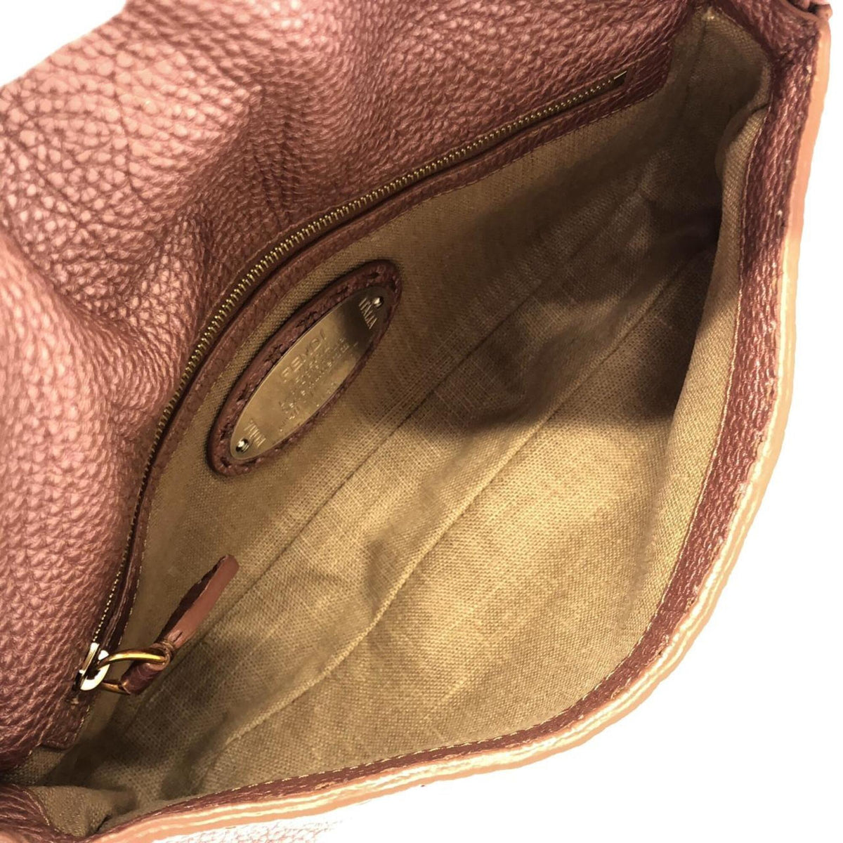 Fendi Pink Leather Shoulder Bag (Pre-Owned)