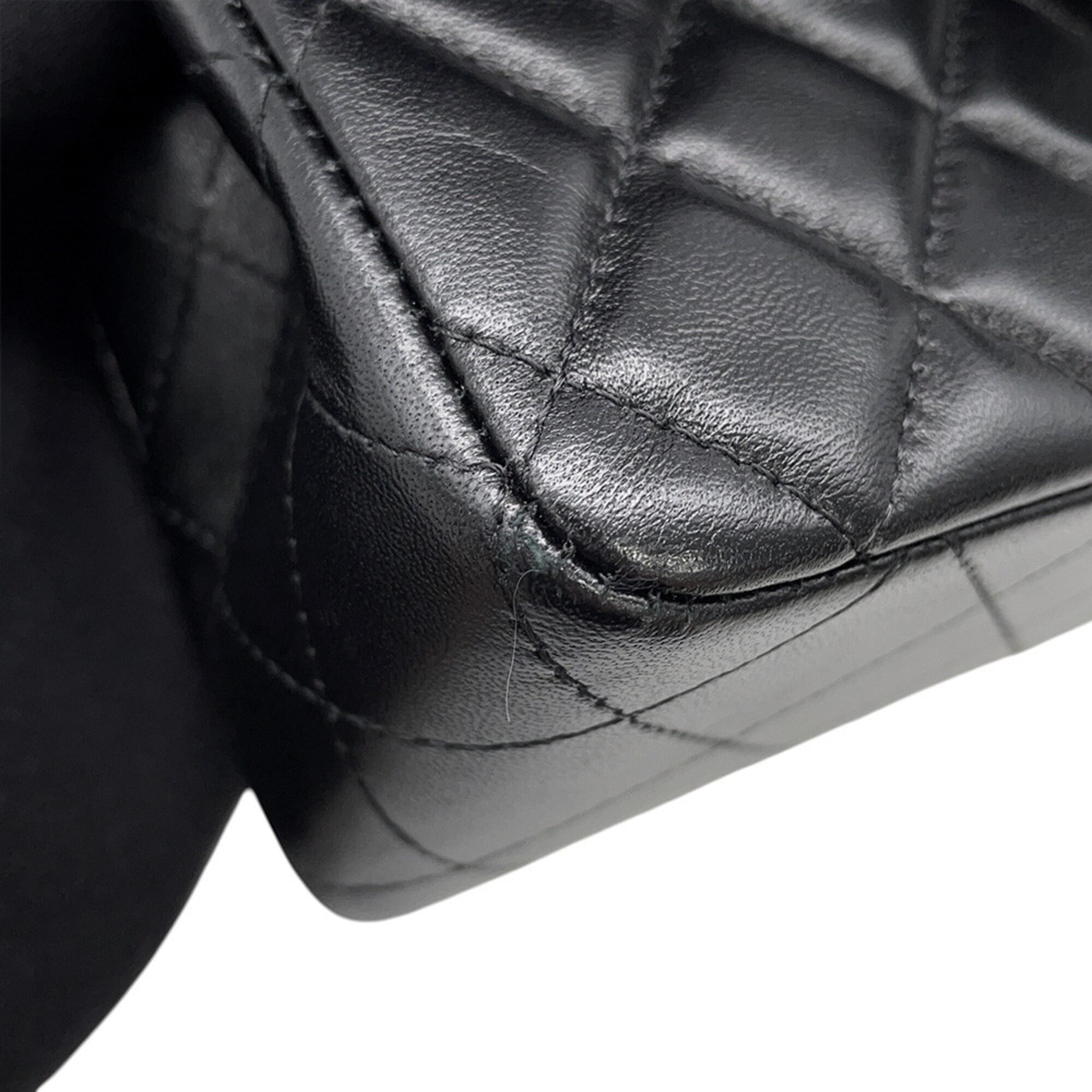 Chanel Black Leather Shoulder Bag (Pre-Owned)