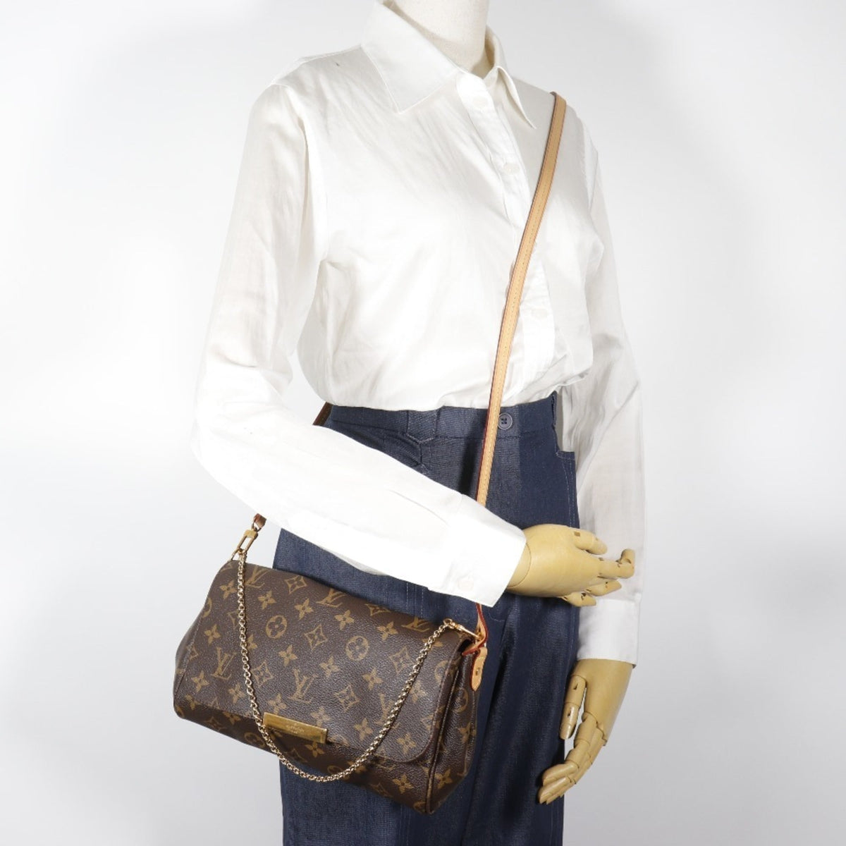 Louis Vuitton Brown Monogram Shoulder Bag (Pre-Owned)