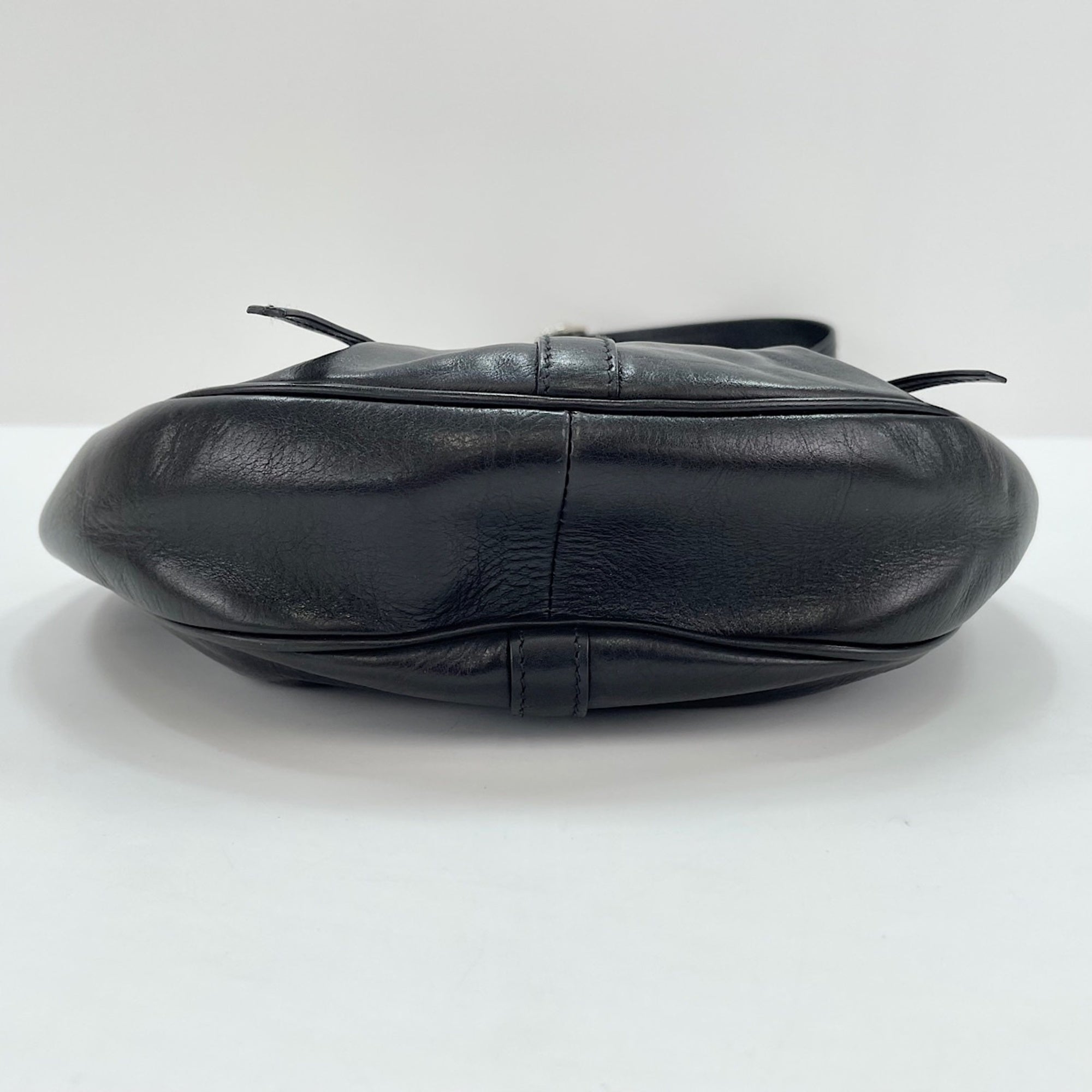 Yves Saint Laurent Black Shoulder Bag (Pre-Owned)