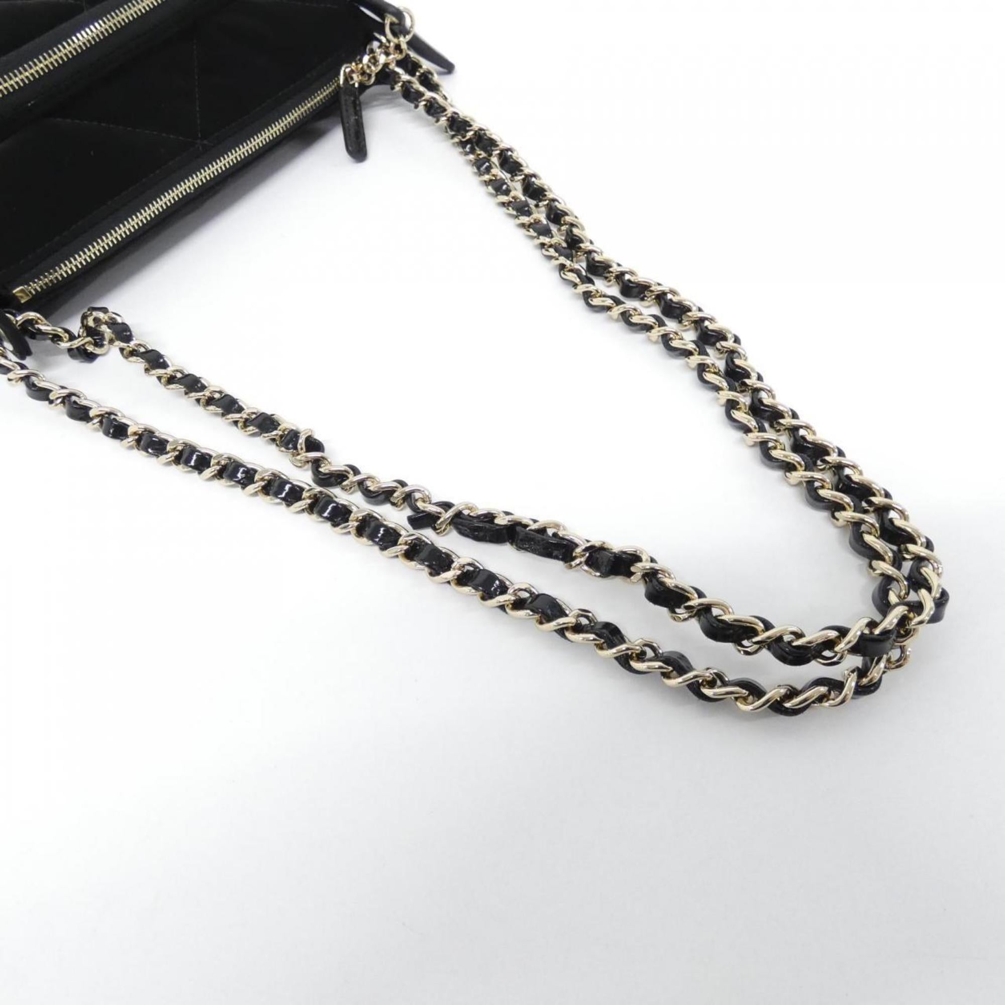 Chanel Black Nylon Shoulder Bag (Pre-Owned)