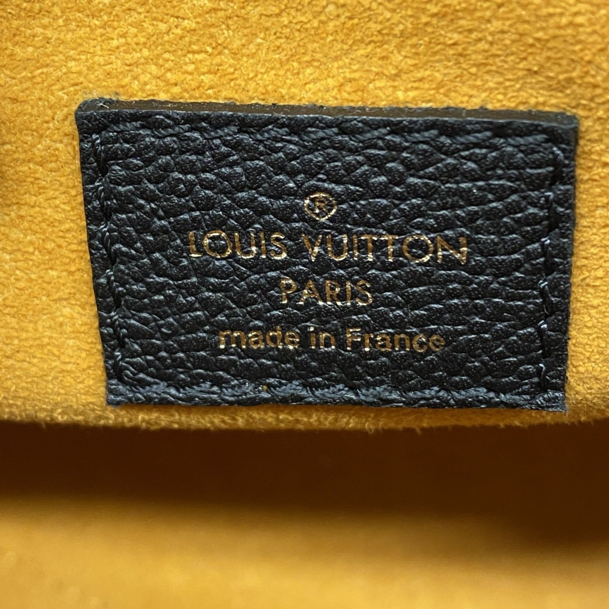 Louis Vuitton Noir Handbag (Pre-Owned)