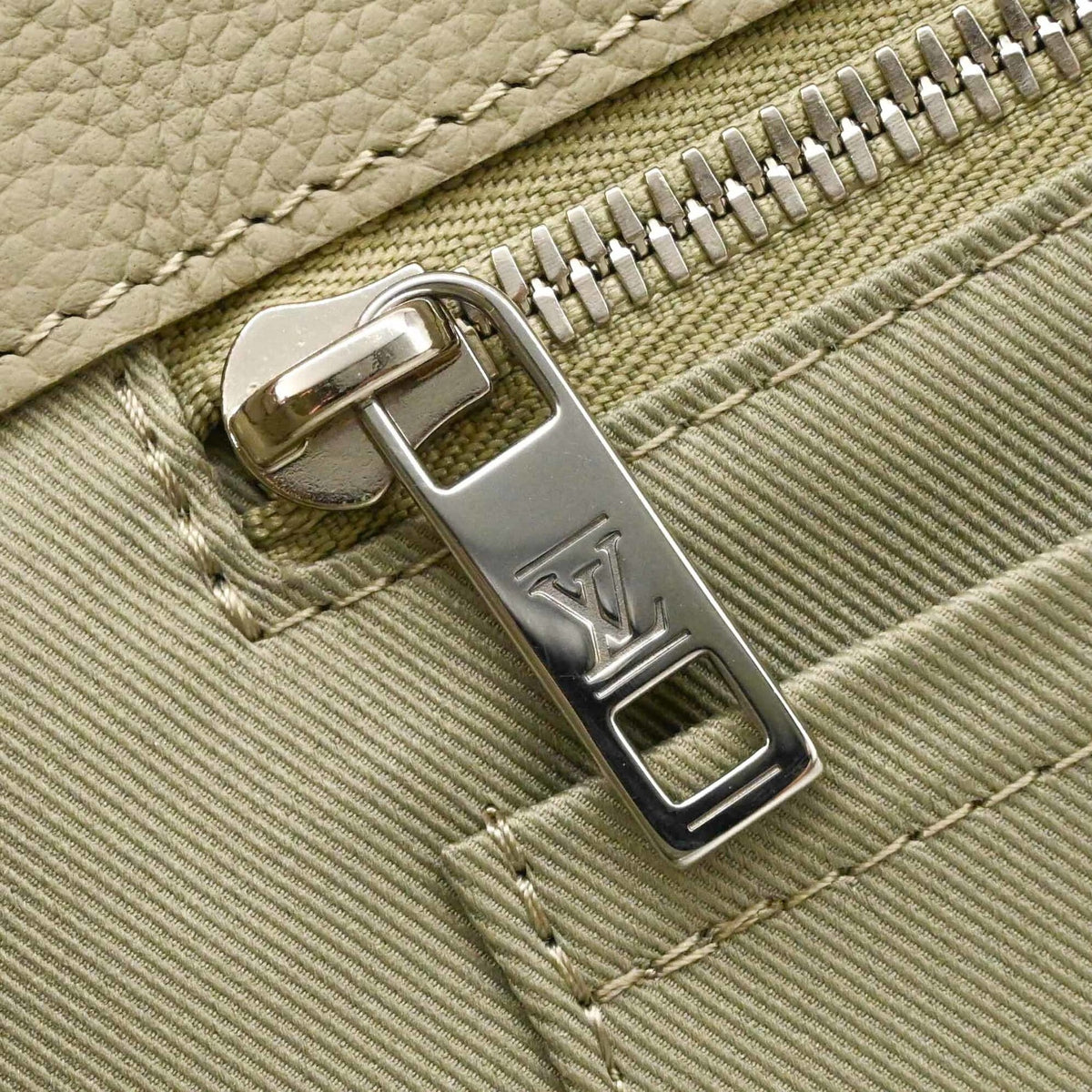 Louis Vuitton Grayish Leather Tote Bag (Pre-Owned)
