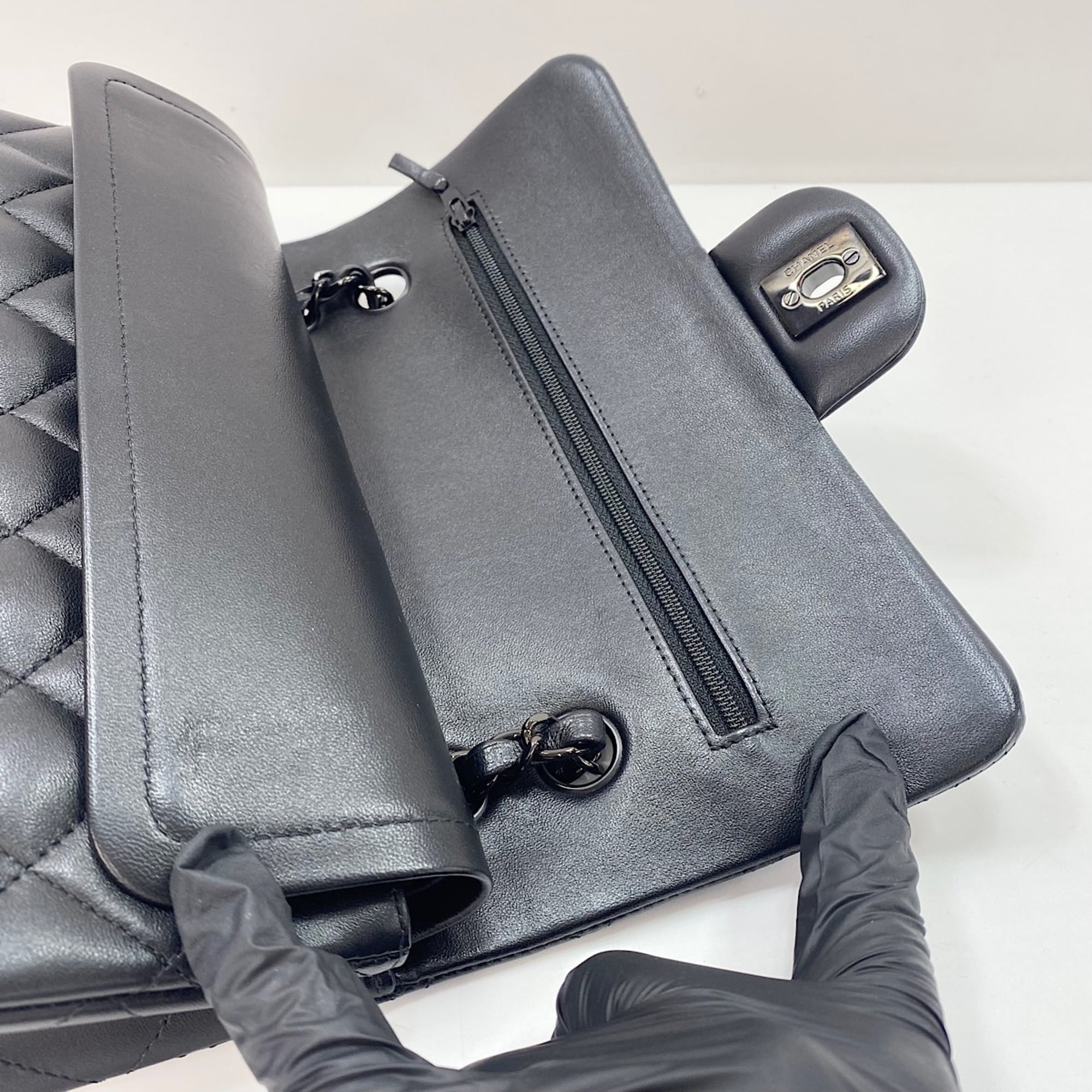 Chanel Matelasse Black Shoulder Bag (Pre-Owned)