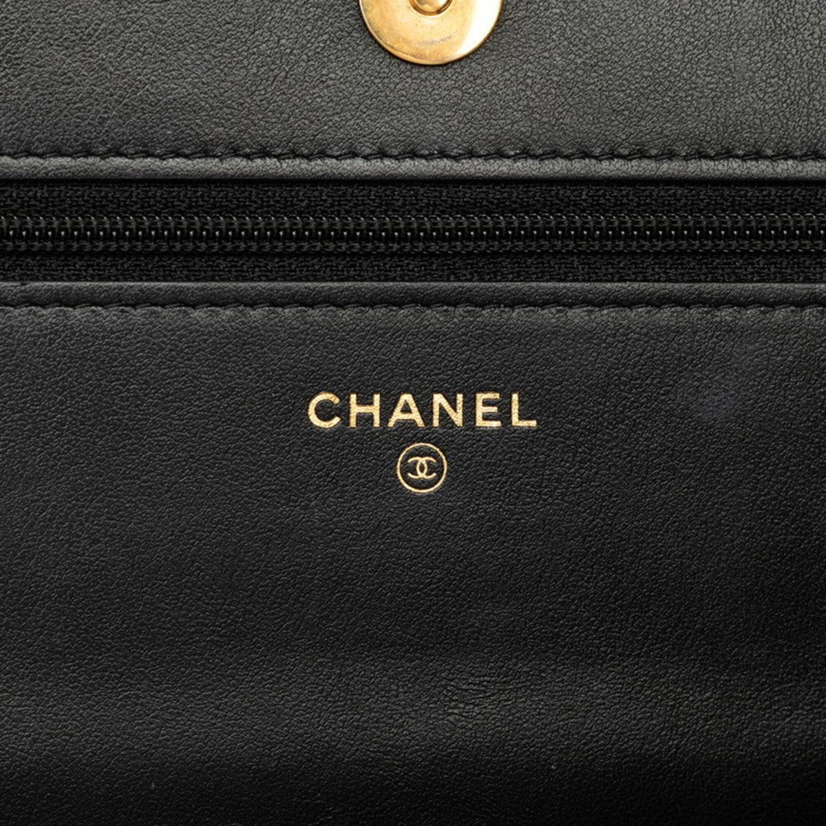Chanel Black Grained Calfskin Shoulder Bag (Pre-Owned)