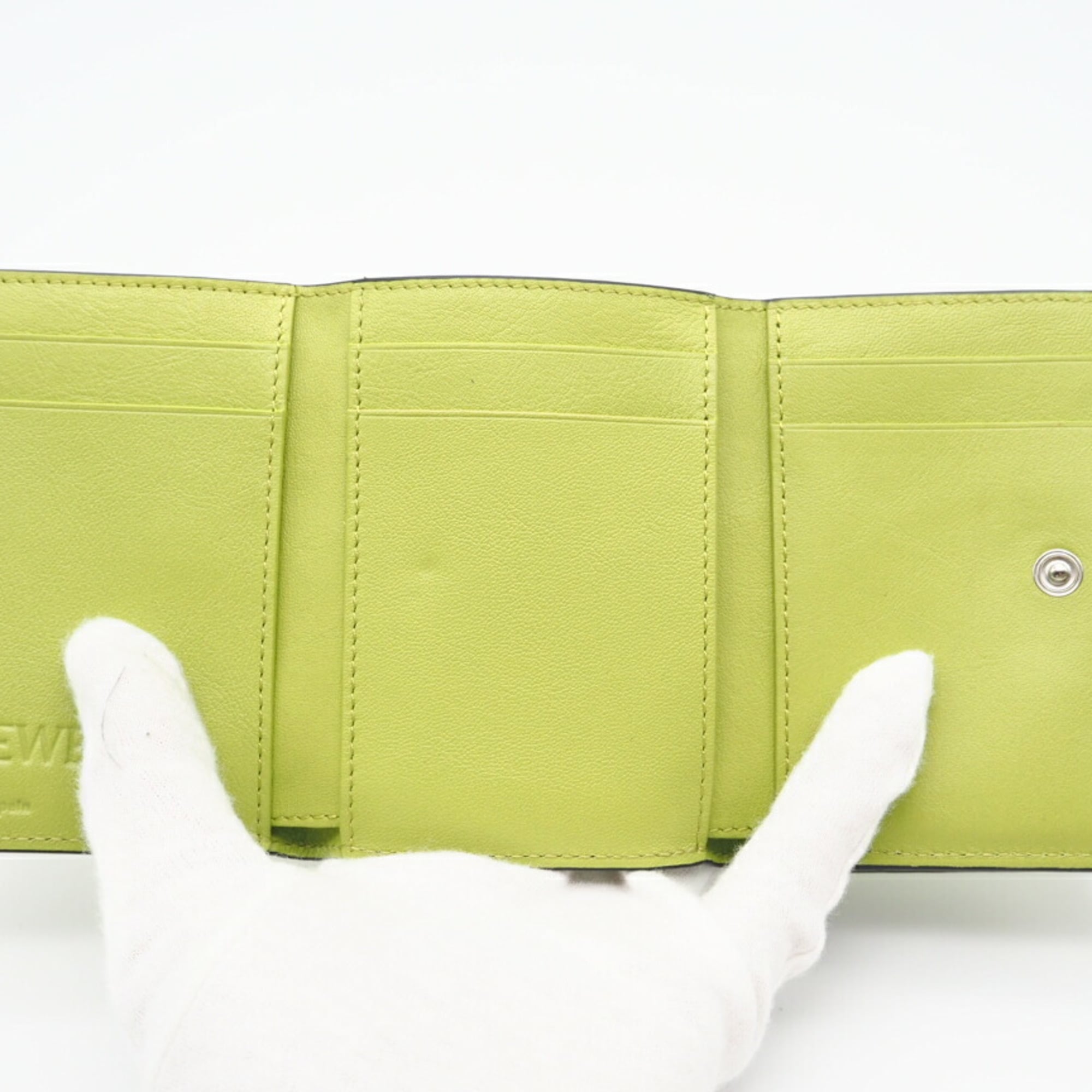 Loewe Green Leather Wallet (Tri-Fold) (Pre-Owned)