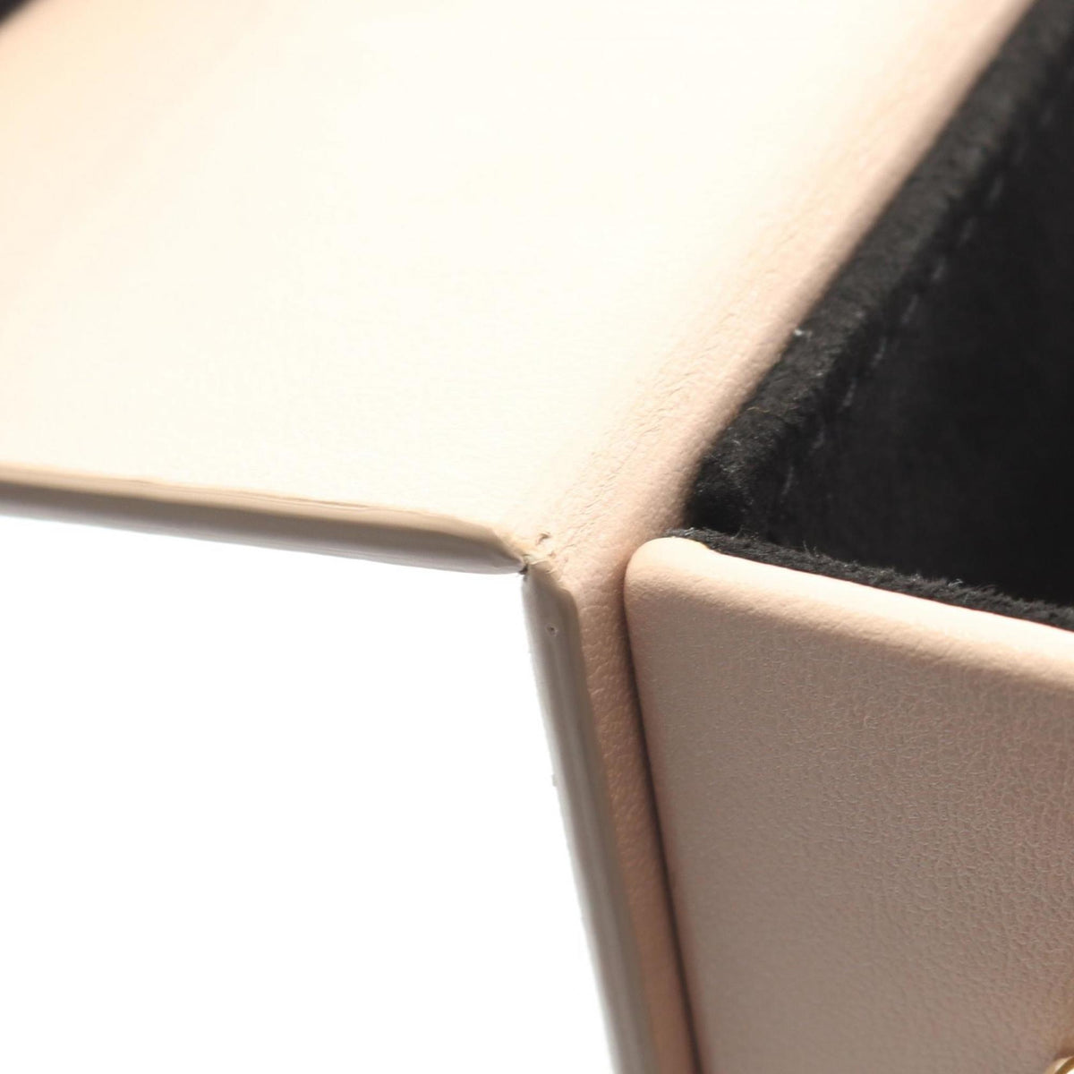 Fendi Pink Leather Shoulder Bag (Pre-Owned)