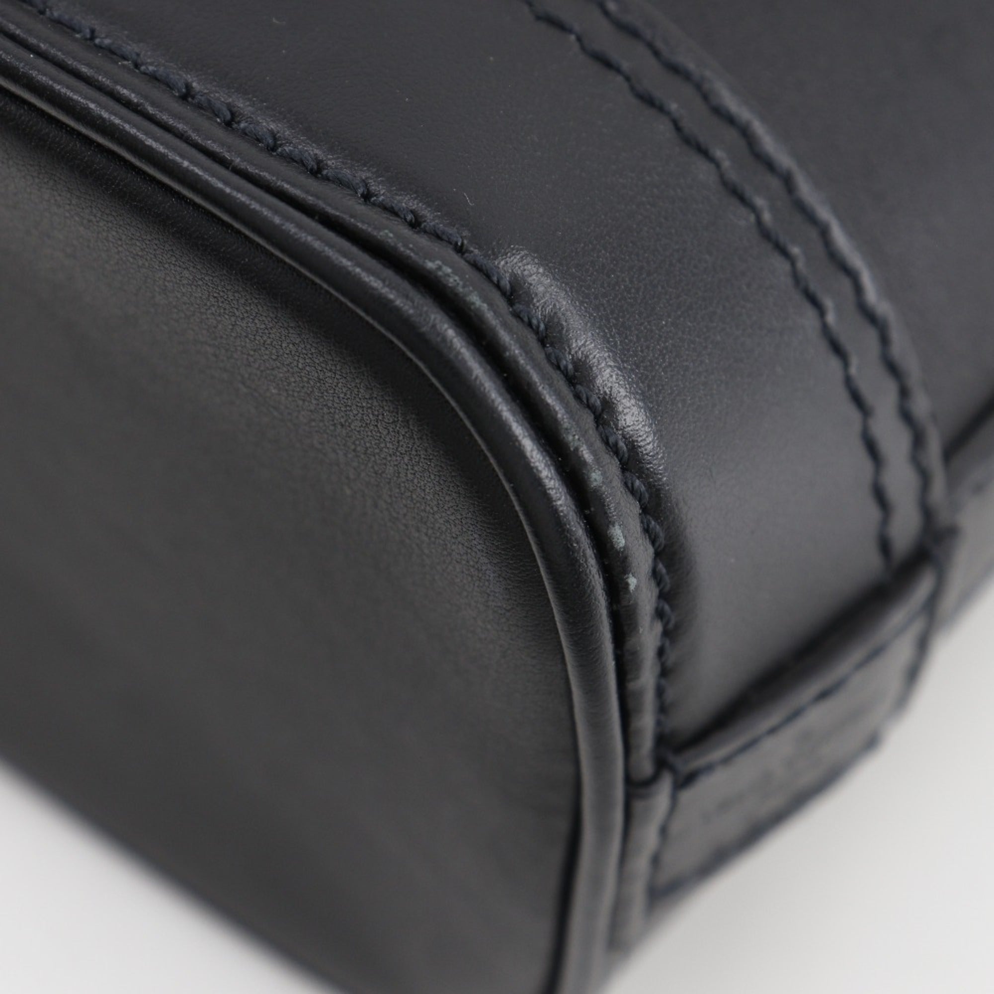 Louis Vuitton Black Leather Handbag (Pre-Owned)