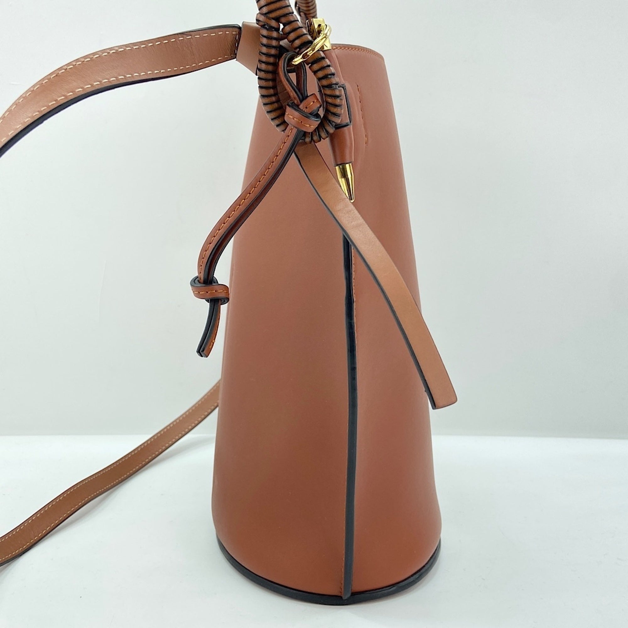 Loewe Brown Shoulder Bag (Pre-Owned)
