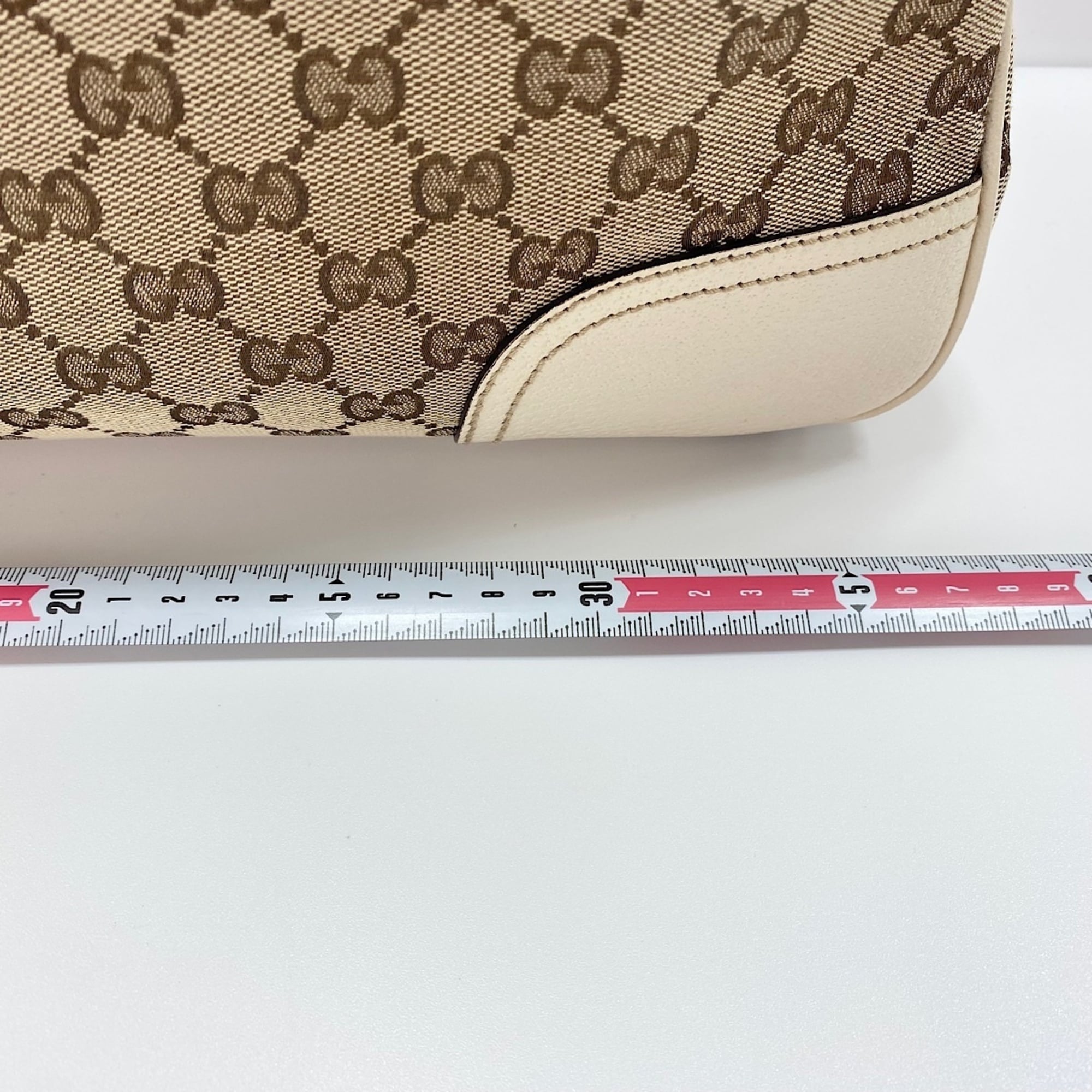 Gucci Beige Shoulder Bag (Pre-Owned)
